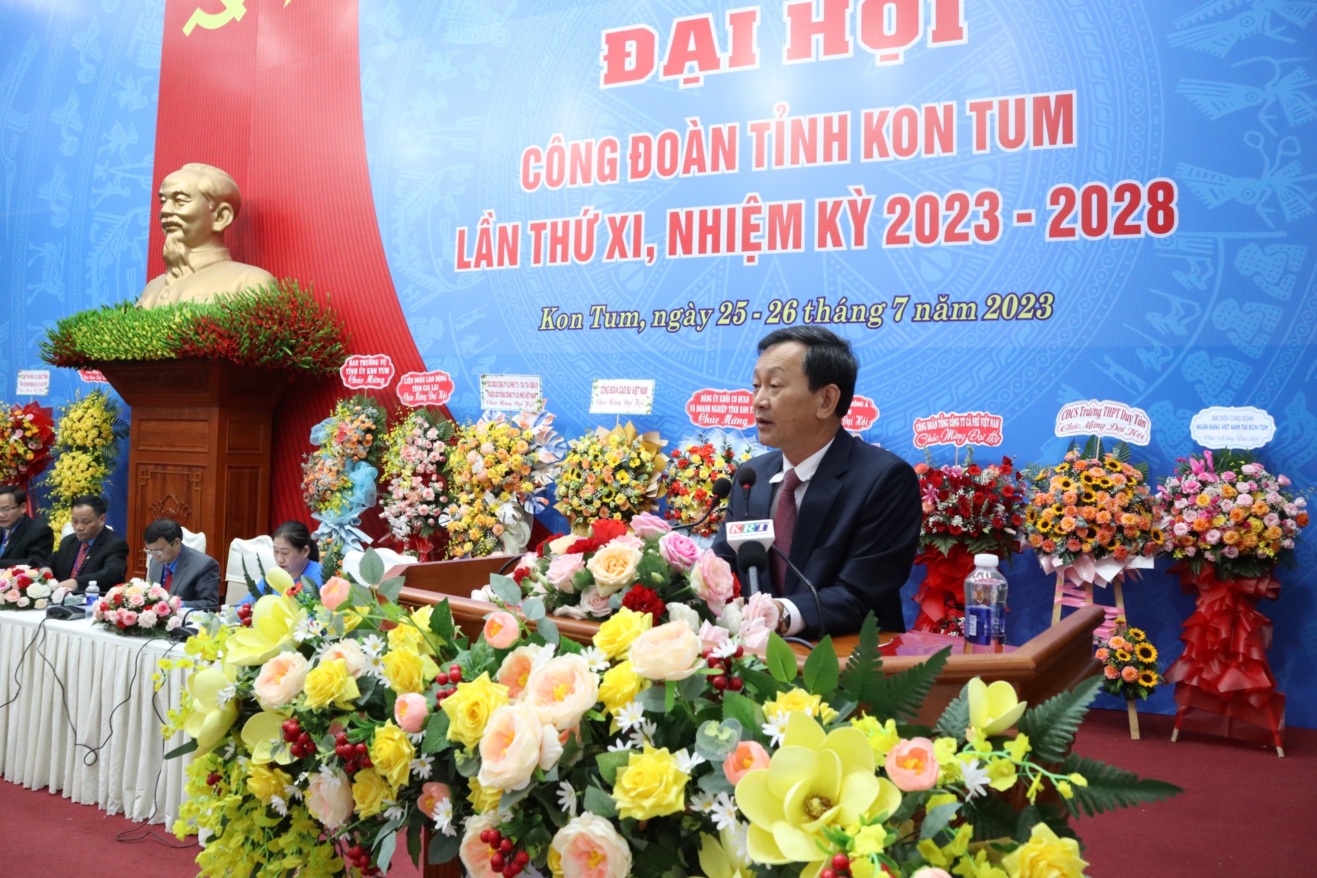 Đồng chí Rơ Chăm Long tái đắc cử Chủ tịch Liên đoàn Lao động tỉnh Kon Tum Đồng chí Rơ Chăm Long tái đắc cử Chủ tịch Liên đoàn Lao động tỉnh Kon Tum