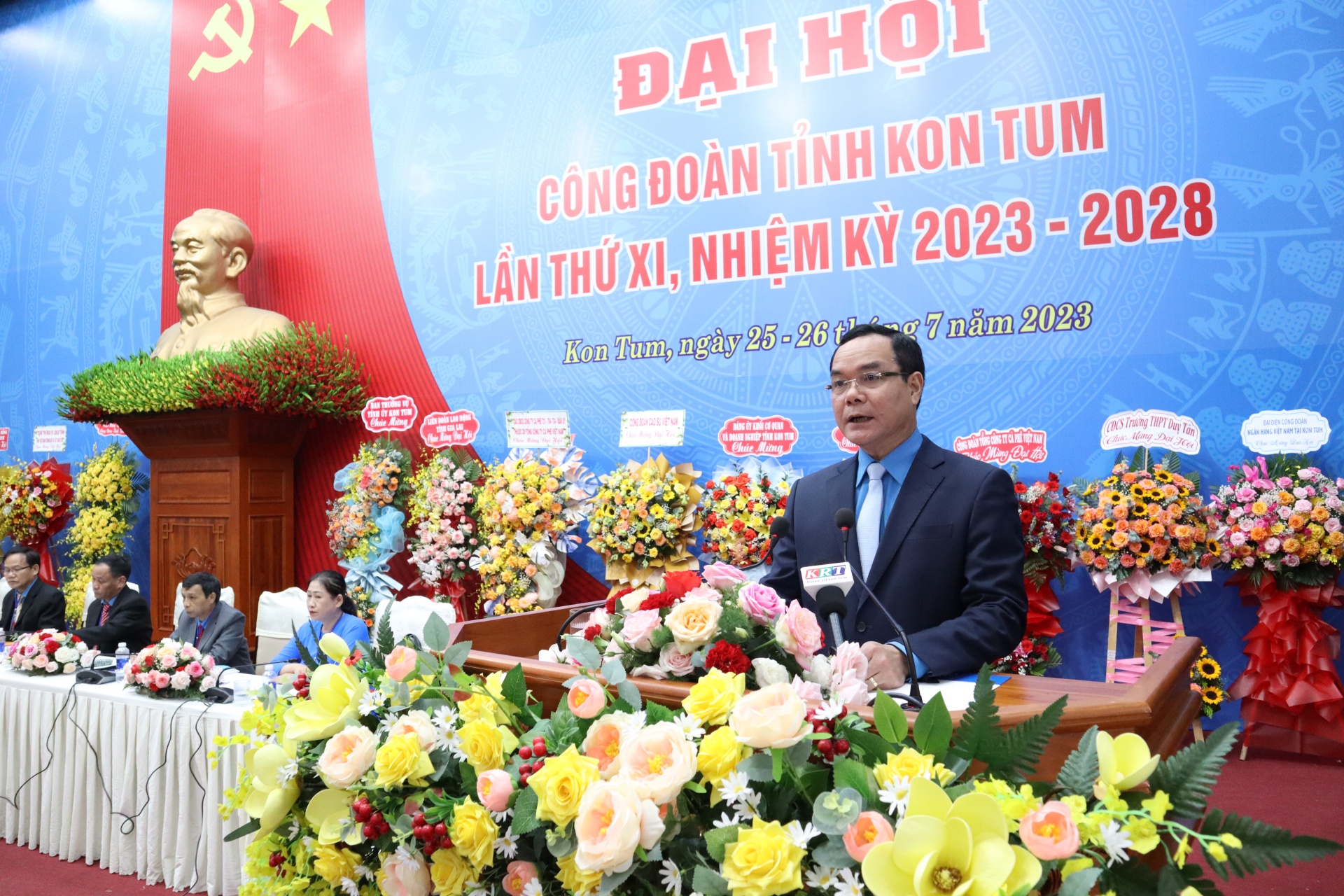 Đồng chí Rơ Chăm Long tái đắc cử Chủ tịch Liên đoàn Lao động tỉnh Kon Tum Đồng chí Rơ Chăm Long tái đắc cử Chủ tịch Liên đoàn Lao động tỉnh Kon Tum