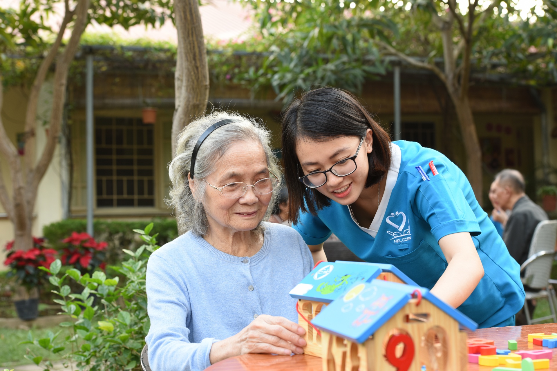 Tuyển dụng điều dưỡng, y tá, y sĩ chăm sóc người cao tuổi, thu nhập từ 8 triệu trở lên Tuyển dụng điều dưỡng, y tá, y sĩ chăm sóc người cao tuổi, thu nhập từ 8 triệu trở lên