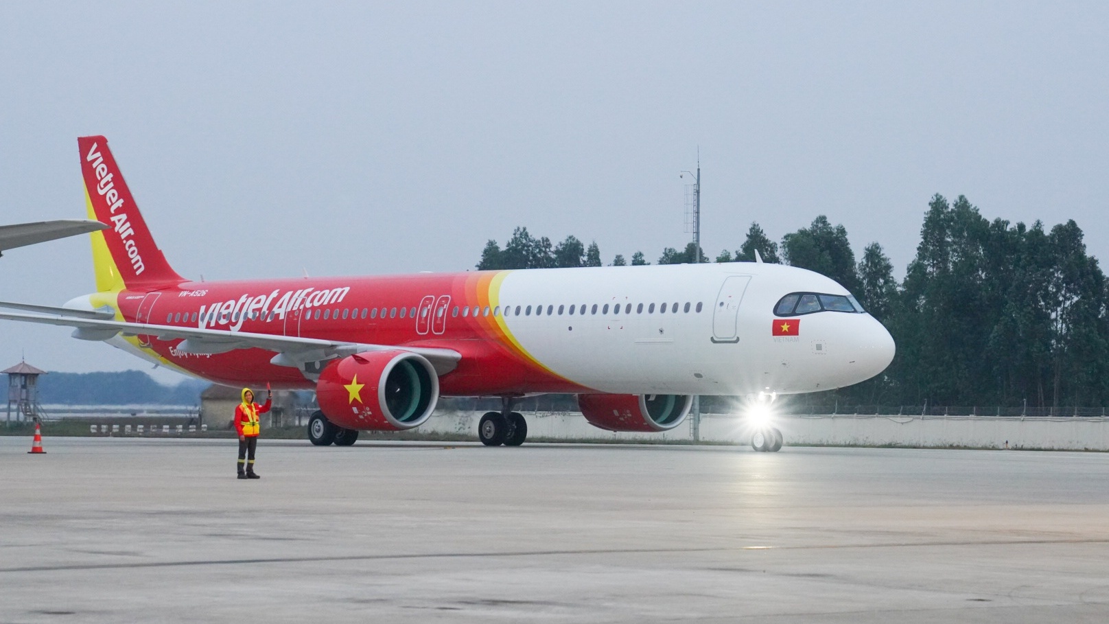 Vietjet sắp phát hành 2.000 tỷ trái phiếu để chi trả tiền lương, xăng dầu