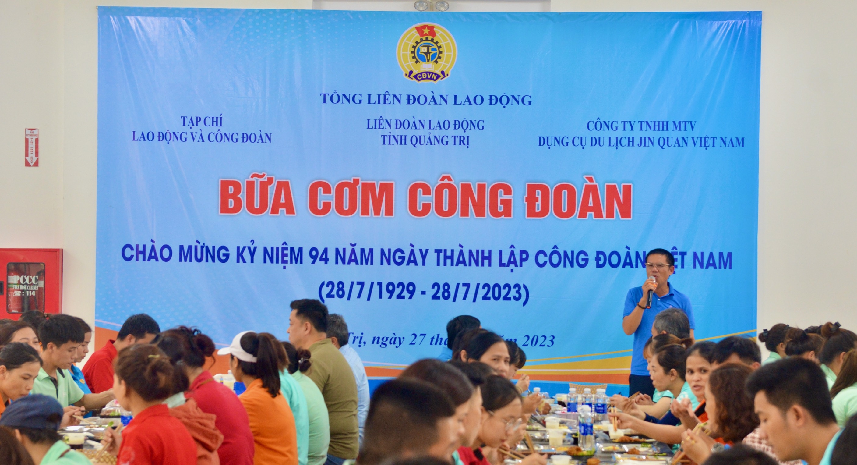 Ấm lòng “Bữa cơm công đoàn” do LĐLĐ Quảng Trị, Tạp chí Lao động và Công đoàn tổ chức Ấm lòng “Bữa cơm công đoàn” do LĐLĐ Quảng Trị, Tạp chí Lao động và Công đoàn tổ chức