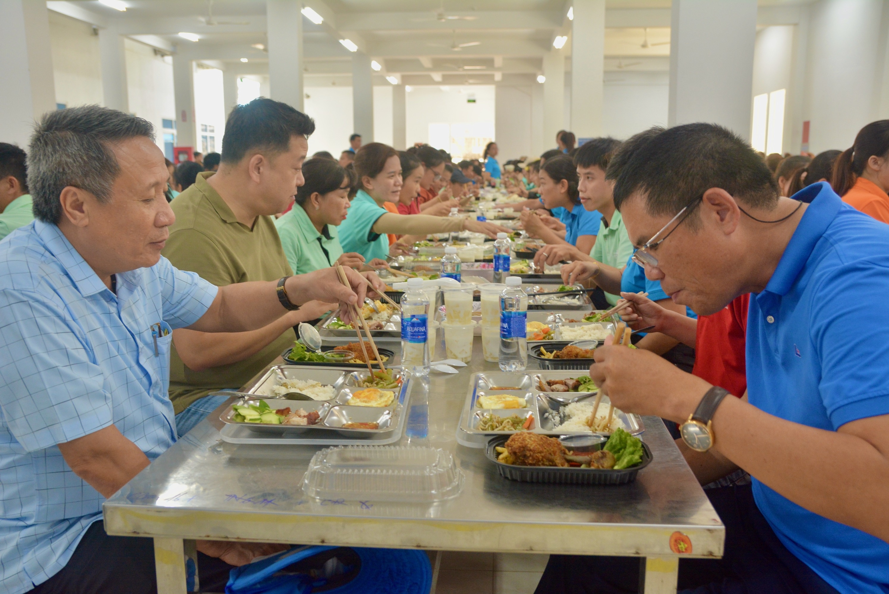 Ấm lòng “Bữa cơm công đoàn” do LĐLĐ Quảng Trị, Tạp chí Lao động và Công đoàn tổ chức Ấm lòng “Bữa cơm công đoàn” do LĐLĐ Quảng Trị, Tạp chí Lao động và Công đoàn tổ chức