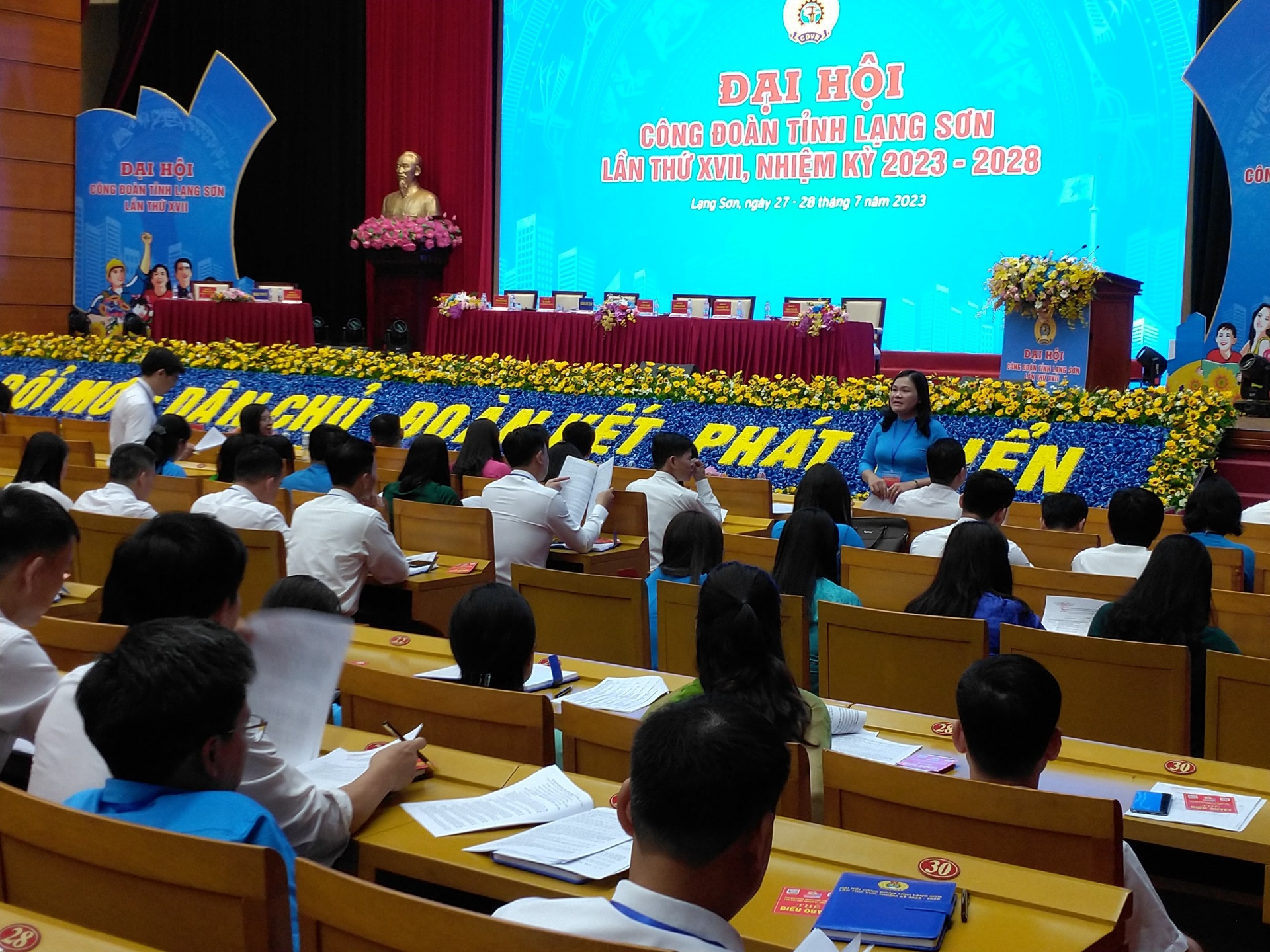 Xác định nội dung trọng tâm để tập trung chỉ đạo, đề ra giải pháp thực hiện Xác định nội dung trọng tâm để tập trung chỉ đạo, đề ra giải pháp thực hiện