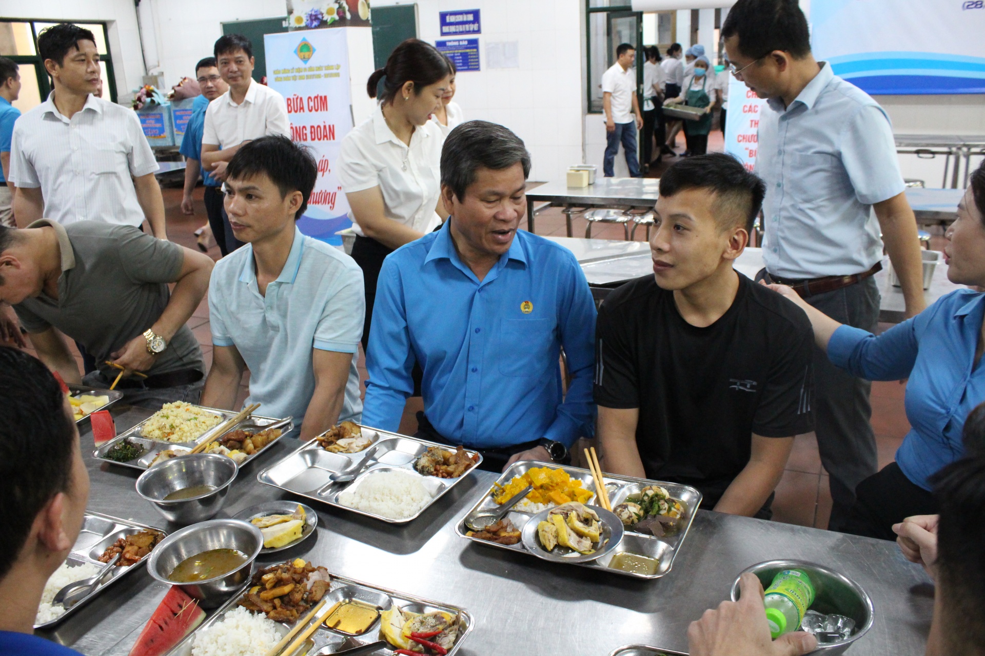 Bữa cơm thuần Việt, đậm chất công đoàn ở Bữa cơm thuần Việt, đậm chất công đoàn ở