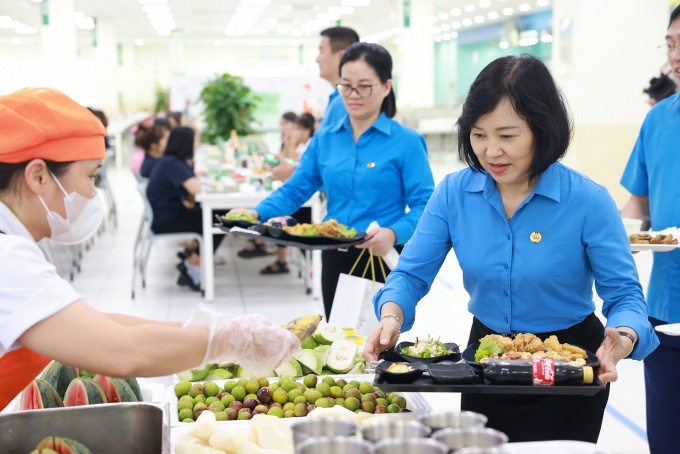 Công nhân SEV: “Bữa cơm Công đoàn” thân tình và chu đáo với đoàn viên Công nhân SEV: “Bữa cơm Công đoàn” thân tình và chu đáo với đoàn viên