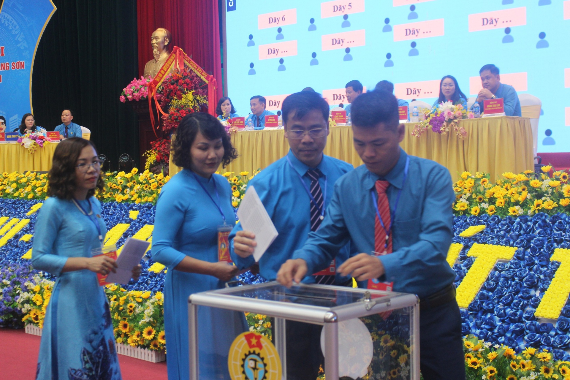 Xác định nội dung trọng tâm để tập trung chỉ đạo, đề ra giải pháp thực hiện Xác định nội dung trọng tâm để tập trung chỉ đạo, đề ra giải pháp thực hiện