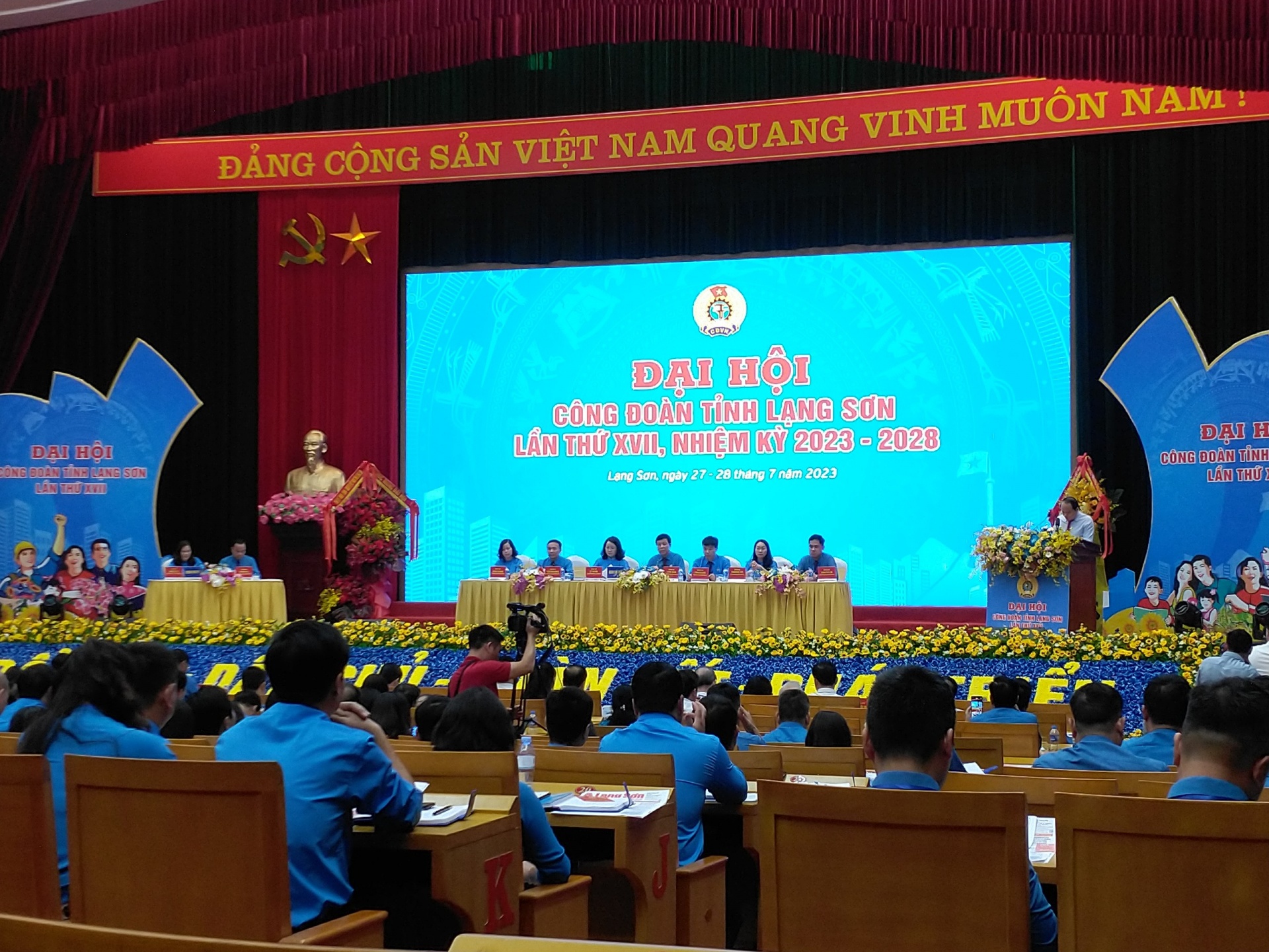 Xác định nội dung trọng tâm để tập trung chỉ đạo, đề ra giải pháp thực hiện Xác định nội dung trọng tâm để tập trung chỉ đạo, đề ra giải pháp thực hiện