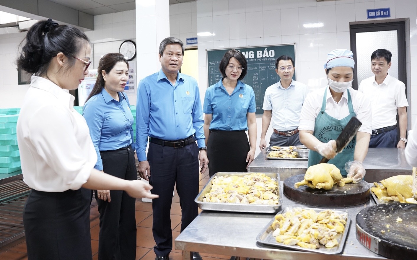 undefined Bữa cơm đậm thuần Việt, đậm chất Công đoàn ở "gia đình" Công ty CP than Vàng Danh