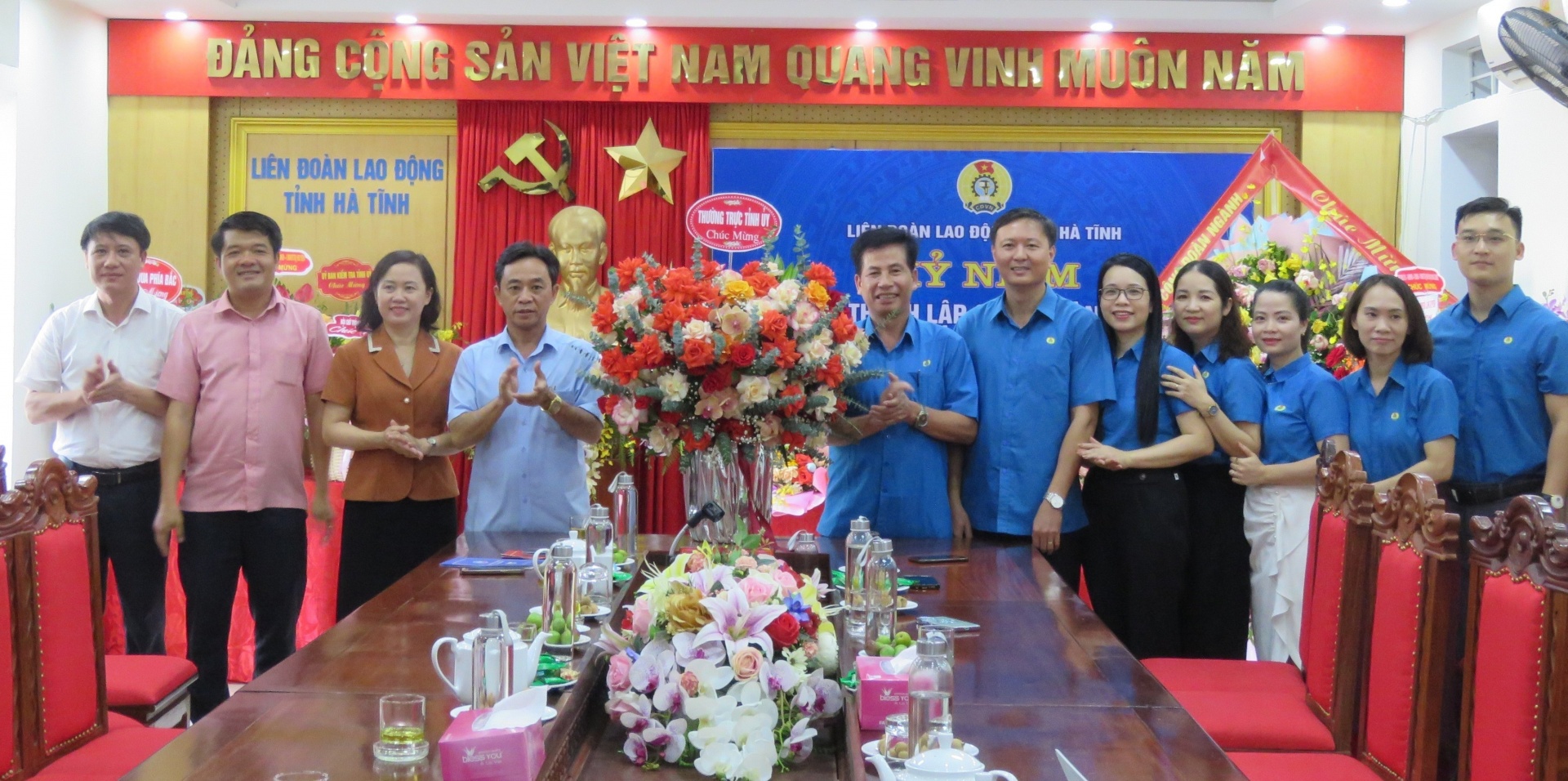 Lãnh đạo tỉnh Hà Tĩnh chúc mừng ngày thành lập tổ chức Công đoàn