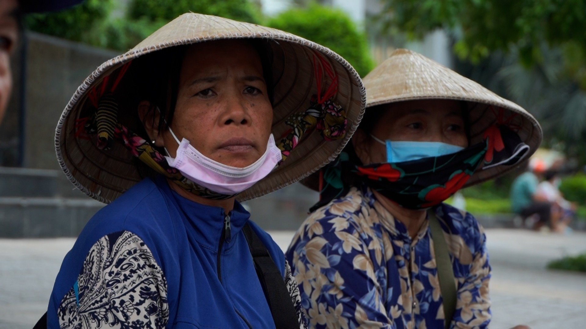 Bài 1: Bên này “cười nụ”, bên kia “khóc oà” Bài 1: Bên này “cười nụ”, bên kia “khóc oà”