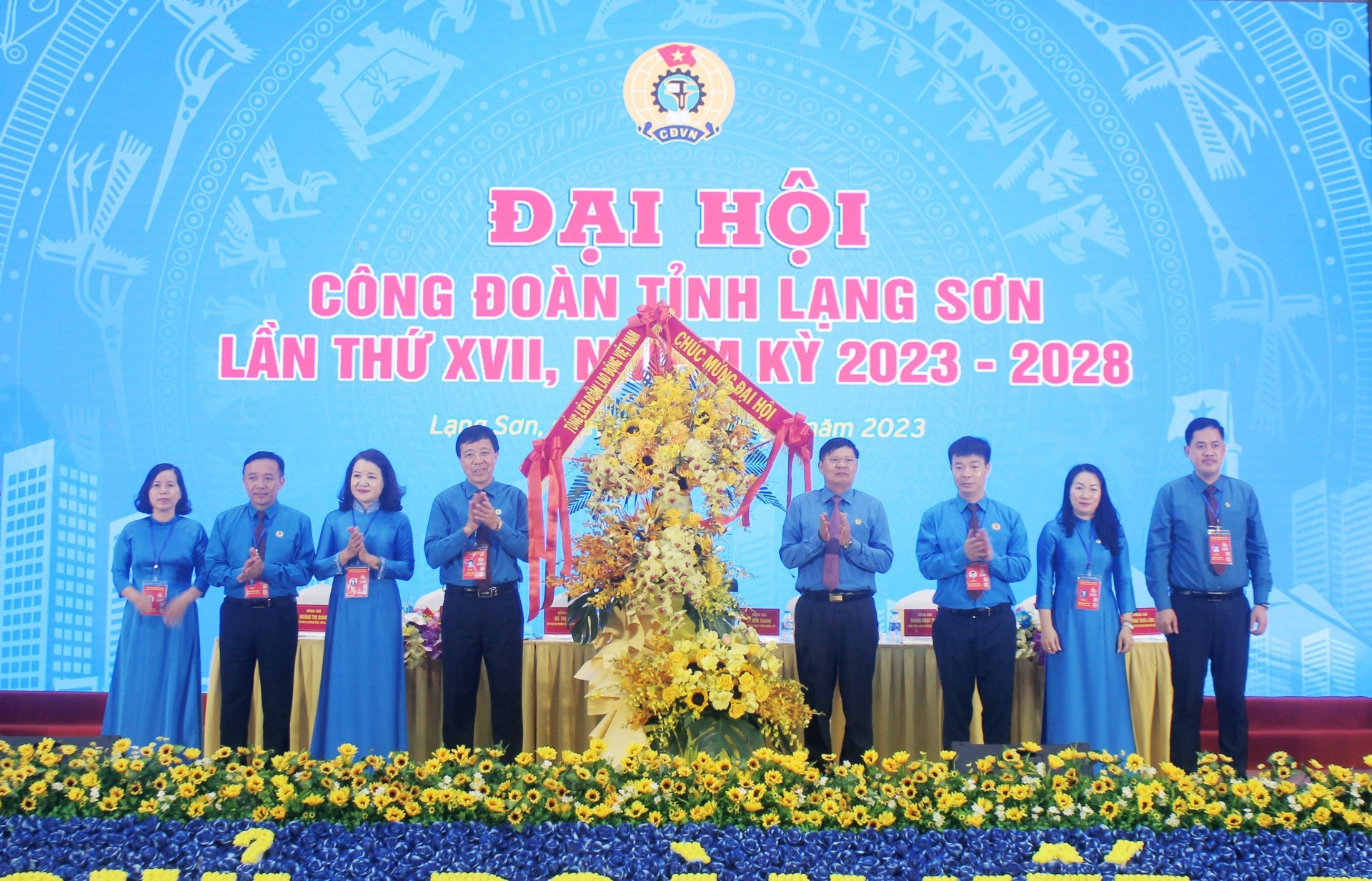 Xác định nội dung trọng tâm để tập trung chỉ đạo, đề ra giải pháp thực hiện Xác định nội dung trọng tâm để tập trung chỉ đạo, đề ra giải pháp thực hiện