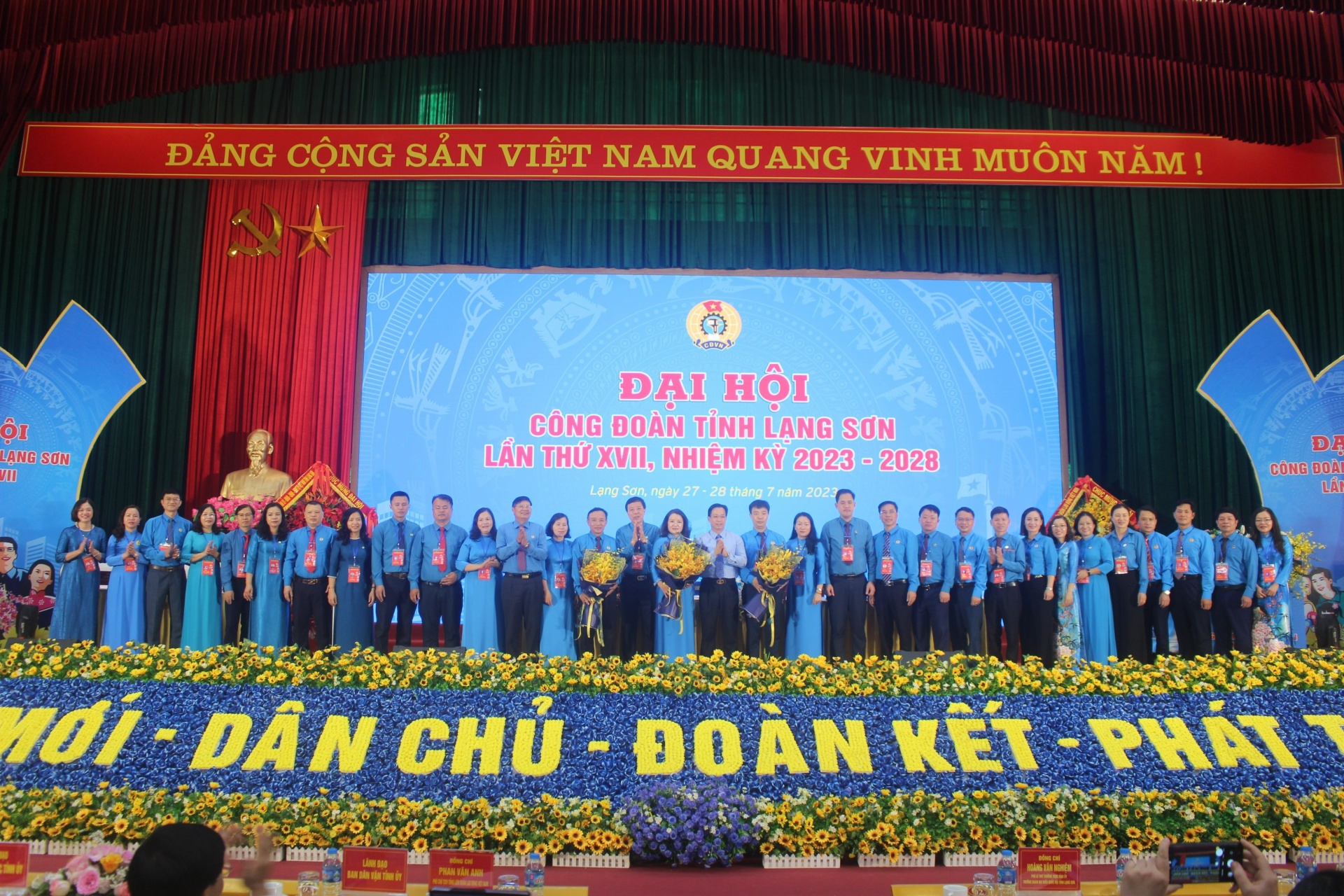 Xác định nội dung trọng tâm để tập trung chỉ đạo, đề ra giải pháp thực hiện Xác định nội dung trọng tâm để tập trung chỉ đạo, đề ra giải pháp thực hiện