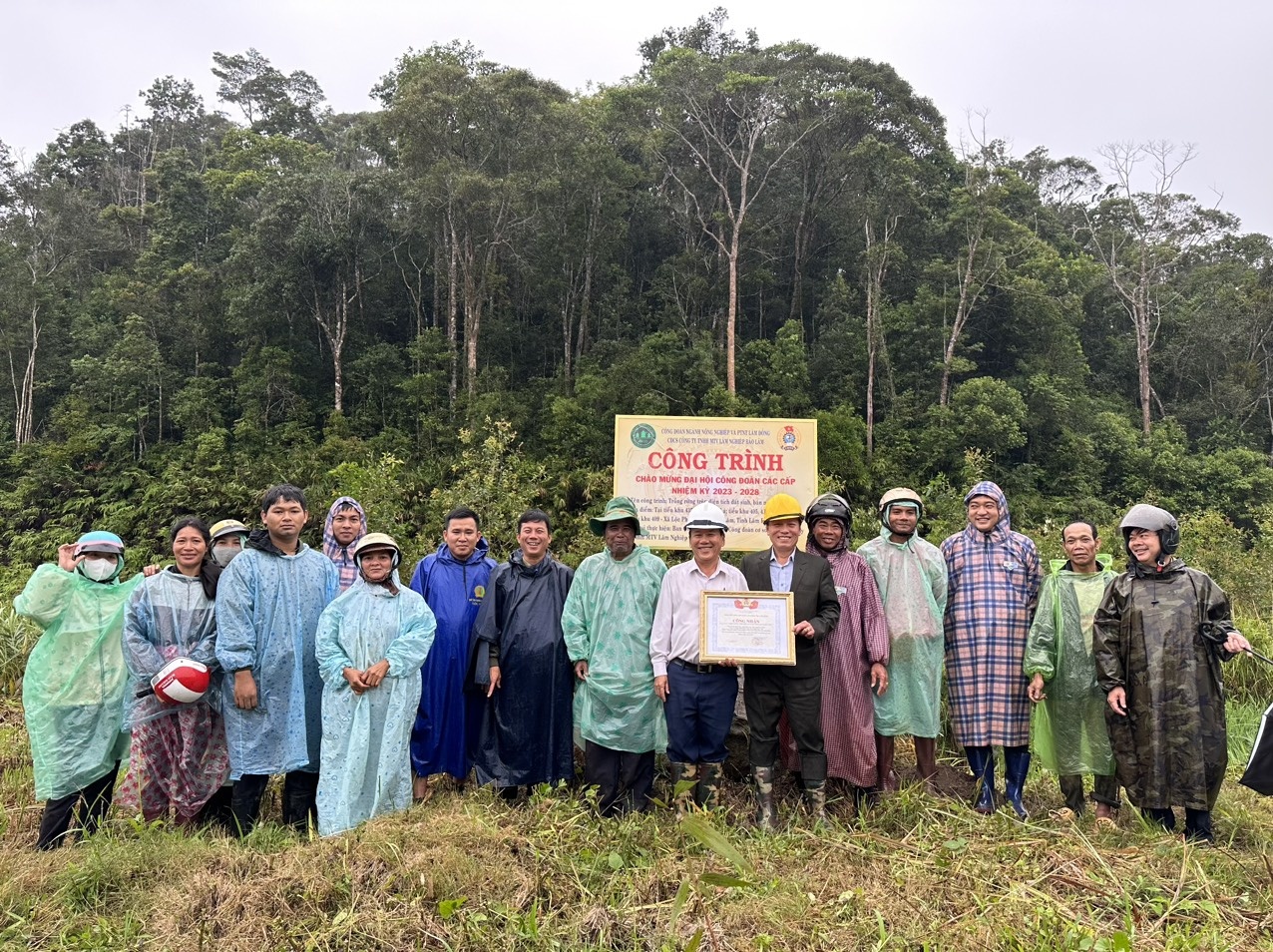 Khi hoạt động công đoàn gắn với nhiệm vụ chuyên môn và hướng về cộng đồng Khi hoạt động công đoàn gắn với nhiệm vụ chuyên môn và hướng về cộng đồng