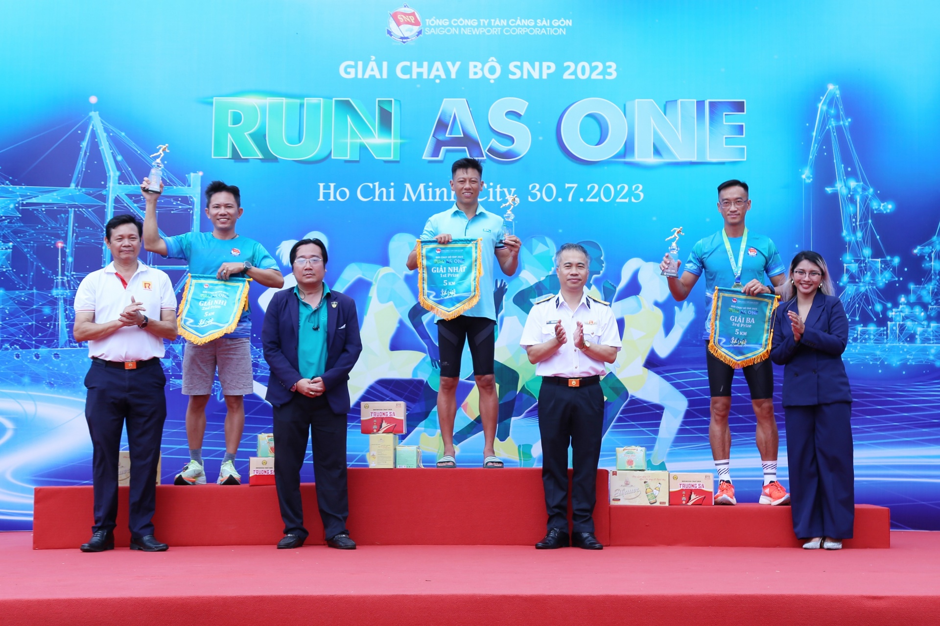 Giải chạy bộ SNP 2023 - Run As One thu hút hơn 1.000 cán bộ, NLD tham gia