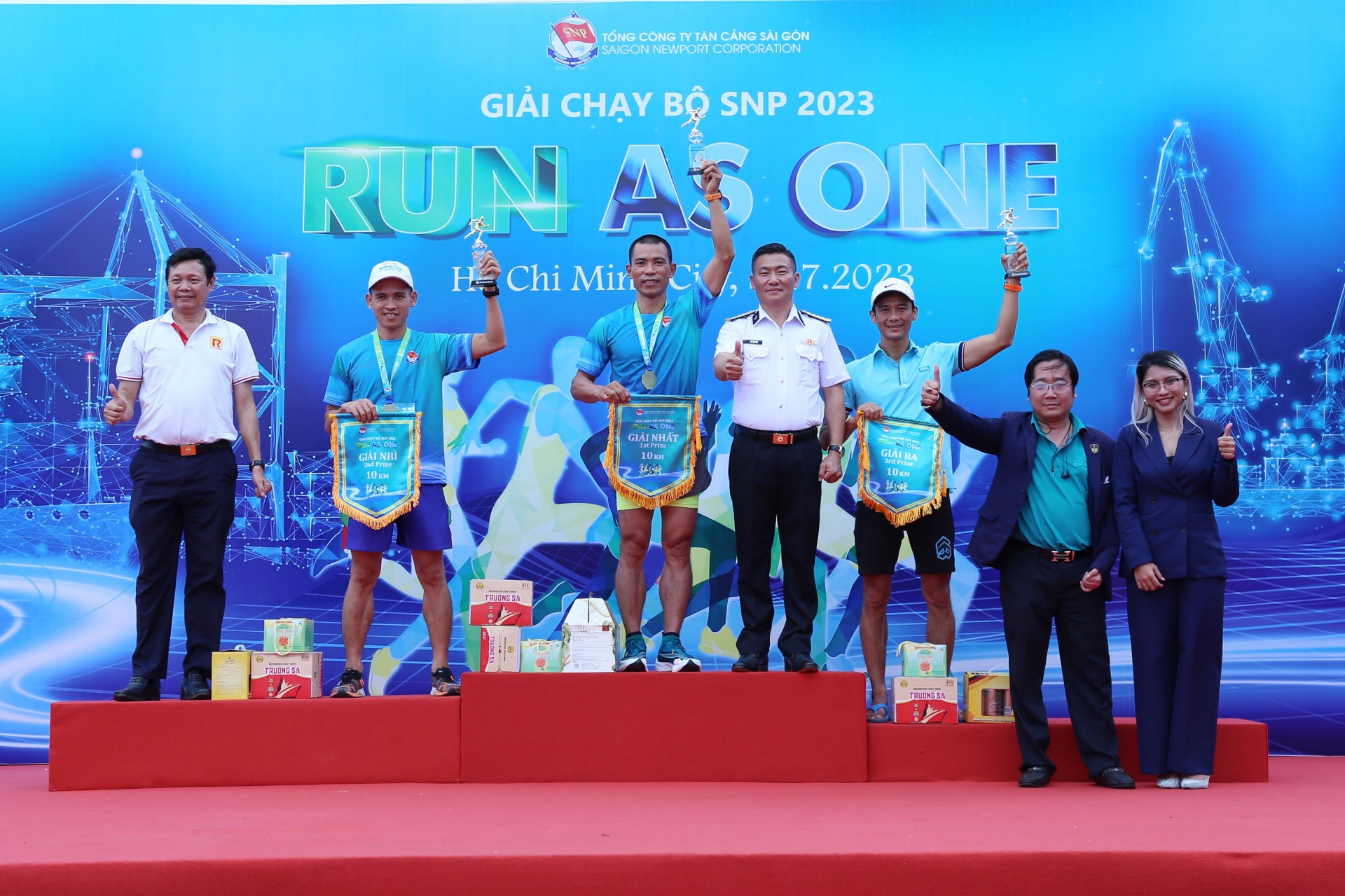 Giải chạy bộ SNP 2023 - Run As One thu hút hơn 1.000 cán bộ, NLD tham gia