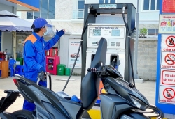 Giá xăng tăng mạnh gần 1.200 đồng/lít, xăng RON95 lên gần 24.000 đồng/lít