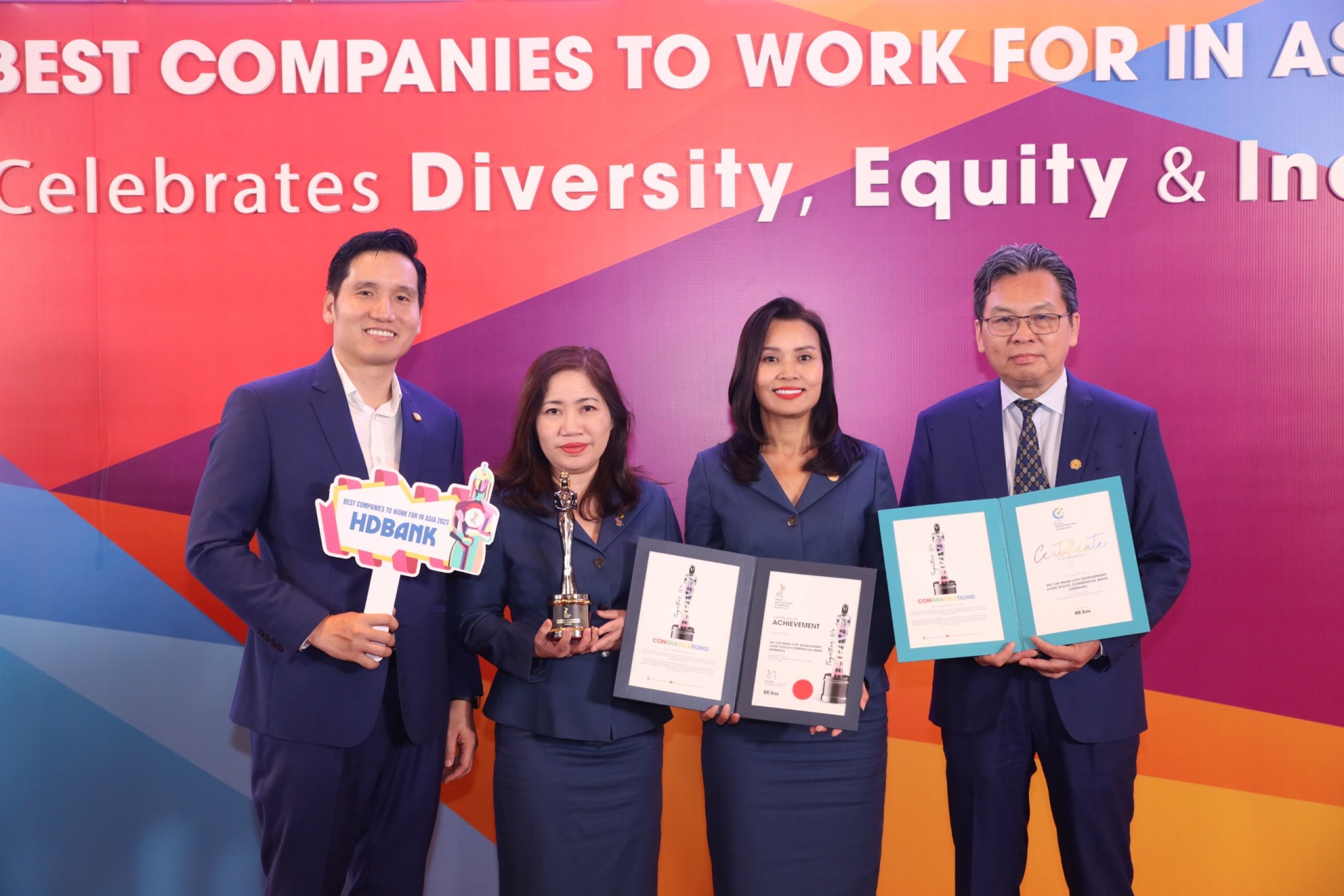 Ngân hàng giữ chân nhân sự: Yếu tố nào quan trọng nhất? Ngân hàng giữ chân nhân sự: Yếu tố nào quan trọng nhất?