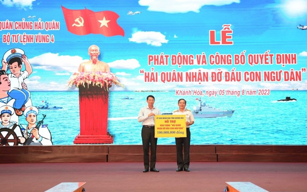 Bộ đội Hải quân: Nhận đỡ đầu con ngư dân 4 tỉnh ven biển miền Trung Bộ đội Hải quân: Nhận đỡ đầu con ngư dân 4 tỉnh ven biển miền Trung