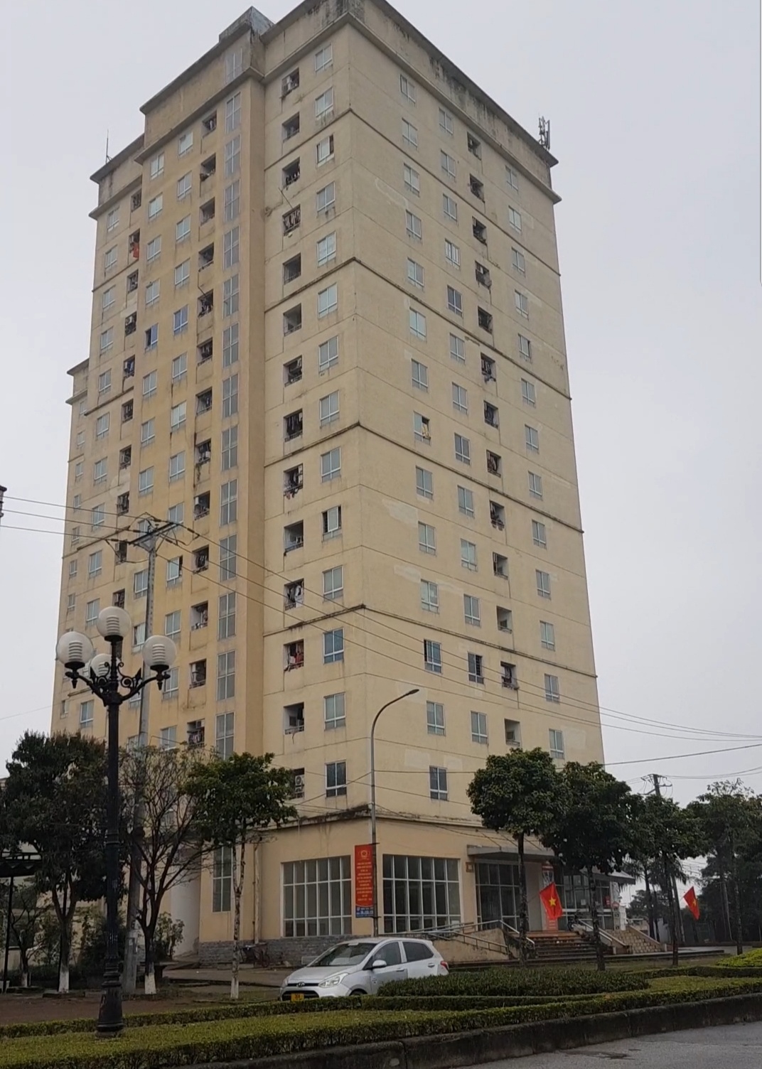 Lại nóng chuyện công nhân “cuốc bộ” cả chục tầng vì hỏng thang máy Lại nóng chuyện công nhân “cuốc bộ” cả chục tầng vì hỏng thang máy