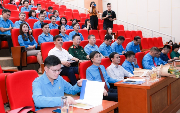 Trao giải và công bố biểu trưng chính thức của Đại hội XIII Công đoàn Việt Nam Trao giải và công bố biểu trưng chính thức của Đại hội XIII Công đoàn Việt Nam