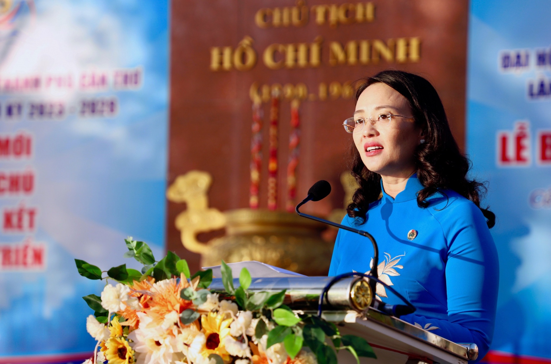 Công đoàn Cần Thơ báo công dâng Bác trước thềm Đại hội