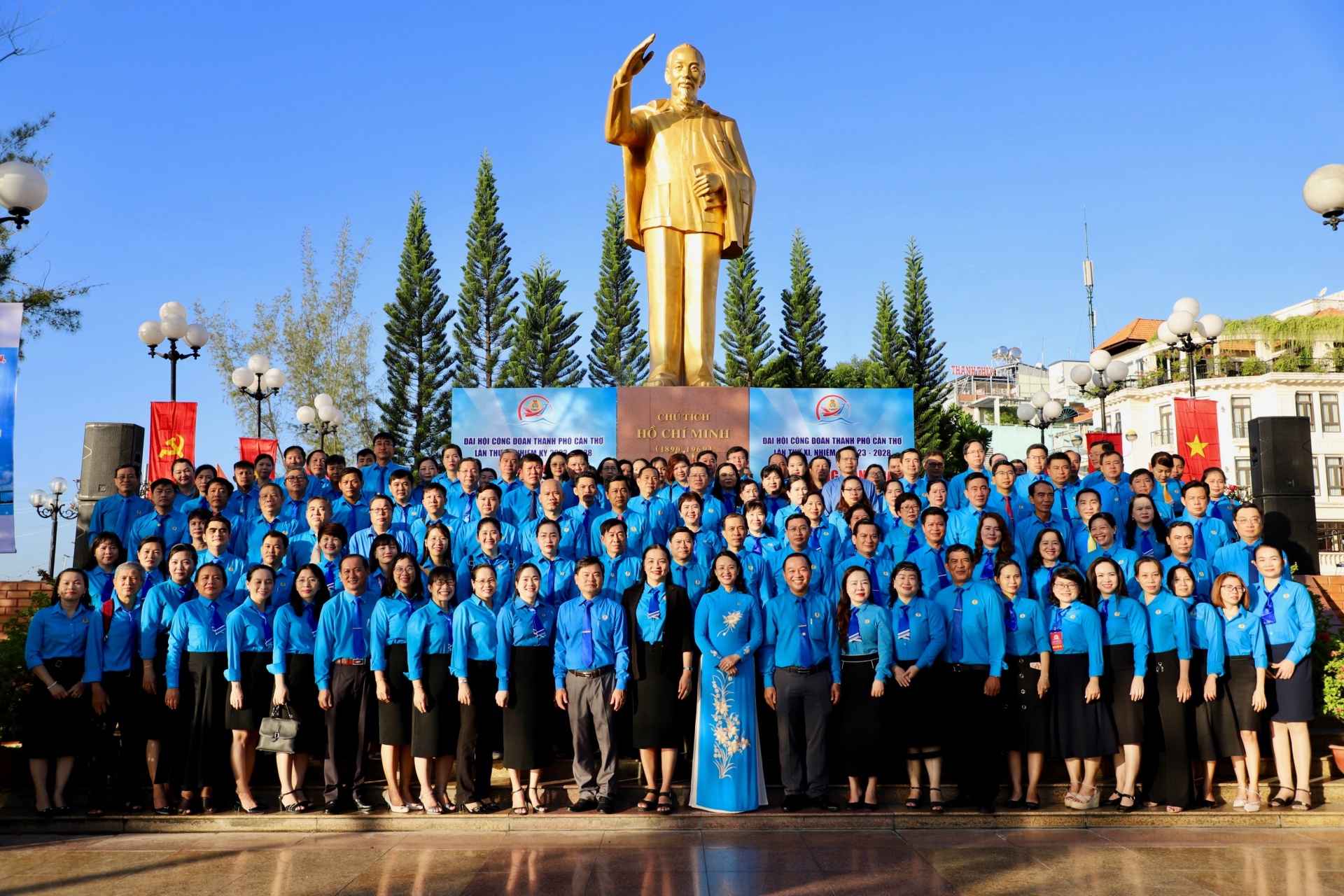 Công đoàn Cần Thơ báo công dâng Bác trước thềm Đại hội