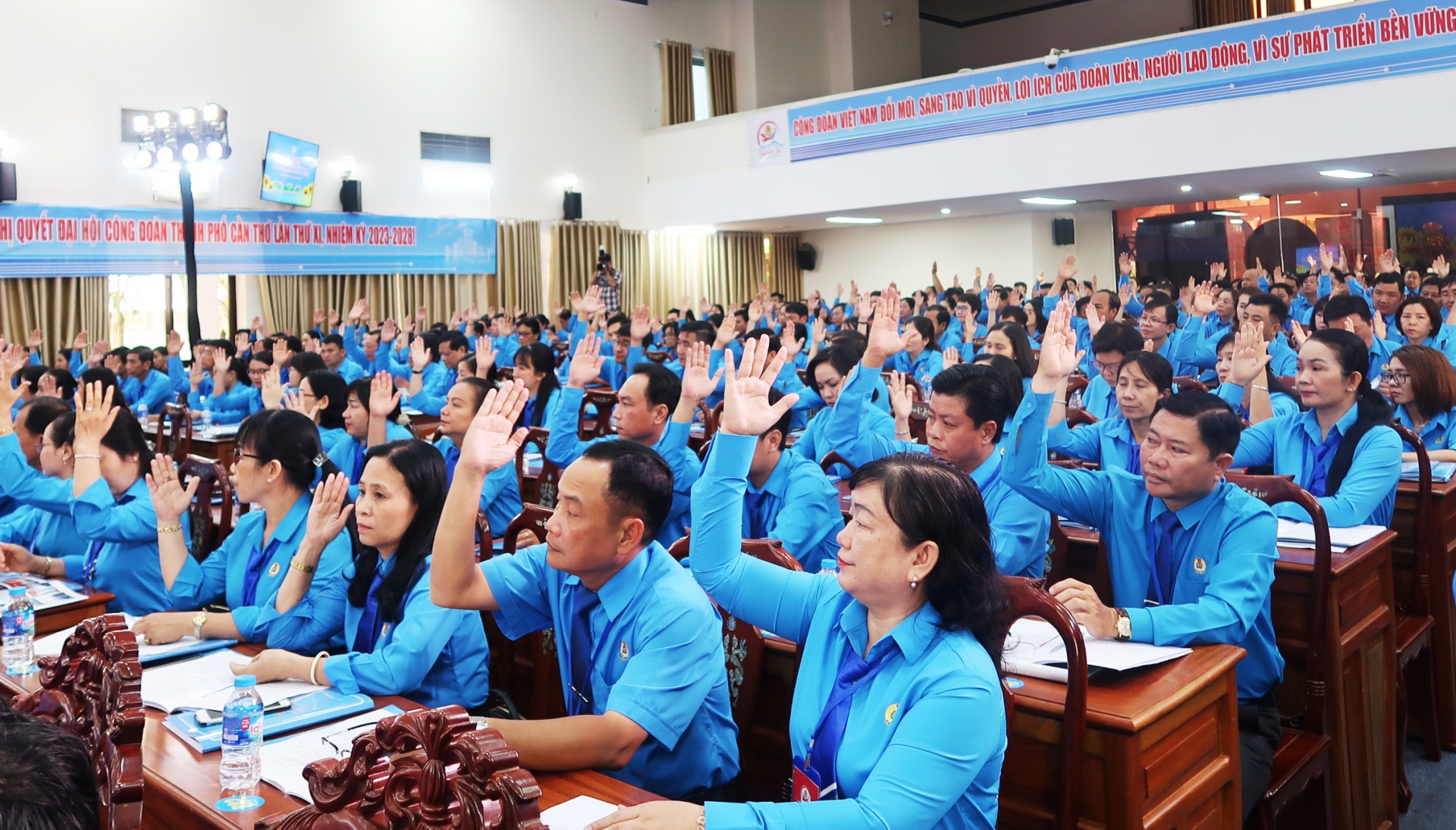 Bắt đầu phiên thứ nhất đại hội XI Công đoàn TP Cần Thơ