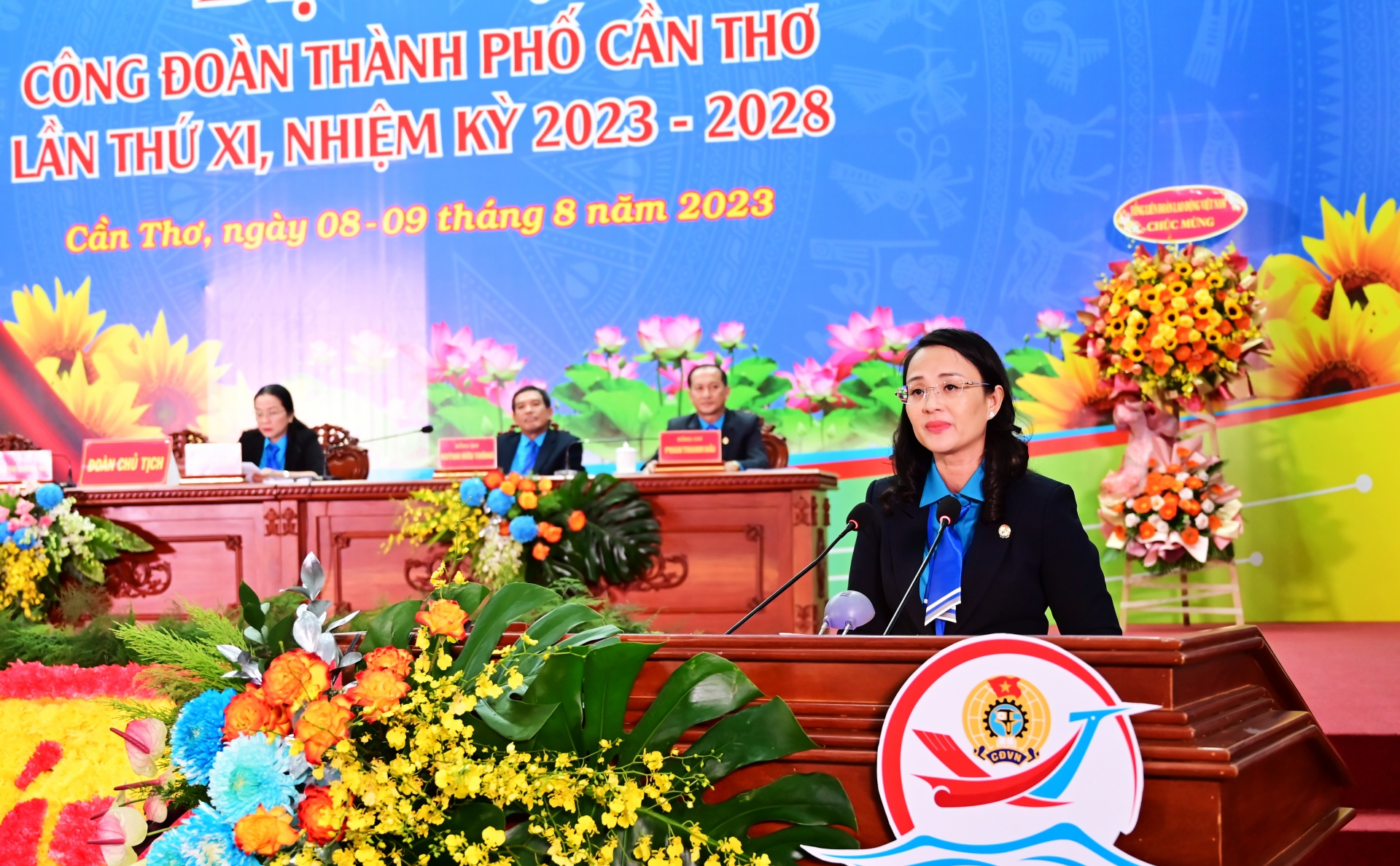 Bắt đầu phiên thứ nhất đại hội XI Công đoàn TP Cần Thơ