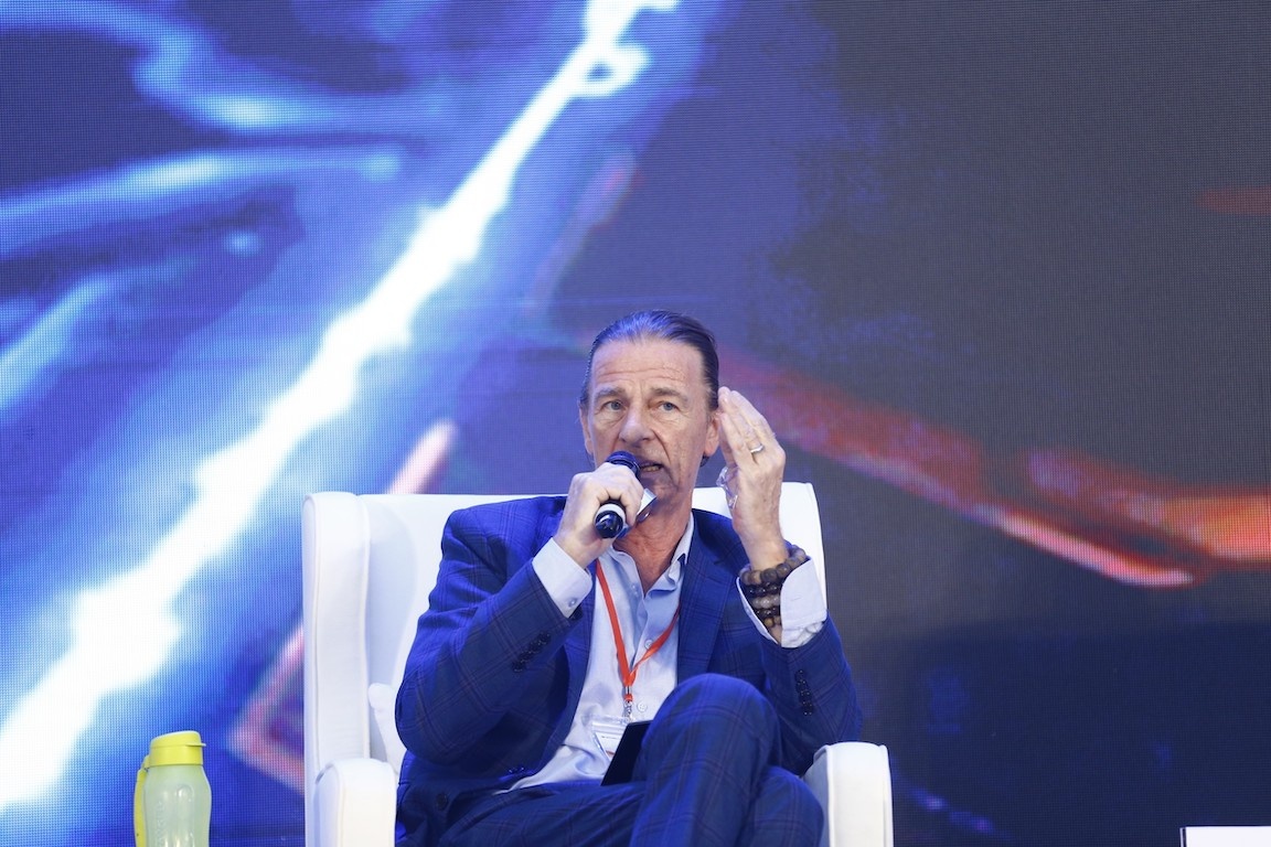 Nhận diện thách thức kinh tế Việt Nam đối mặt trong “vòng xoáy” khó khăn của toàn cầu