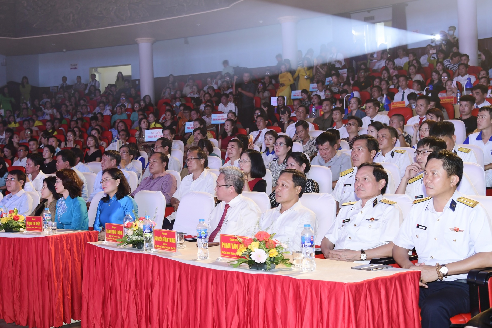 Liên hoan Cán bộ thư viện toàn quốc 2023: “Việt Nam - Đất nước bên bờ sóng” Liên hoan Cán bộ thư viện toàn quốc 2023: “Việt Nam - Đất nước bên bờ sóng”