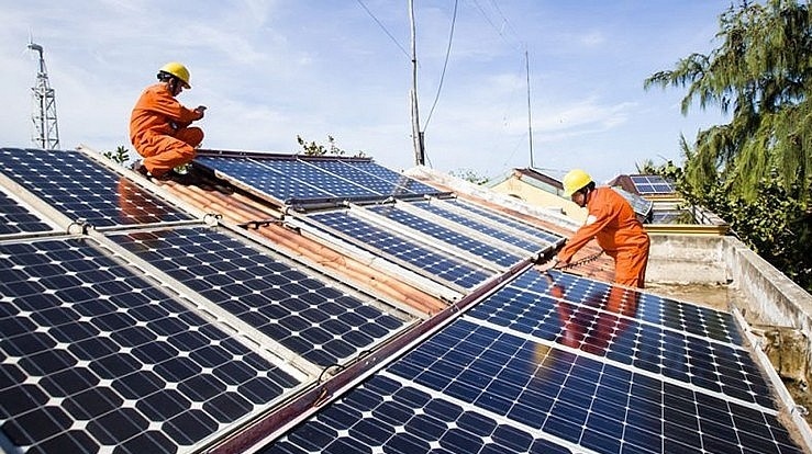 Bộ Công Thương yêu cầu EVN đề xuất giải pháp xử lý 14 dự án điện mặt trời hưởng giá sai