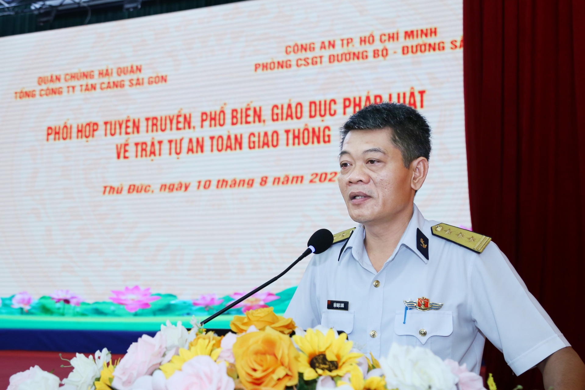 Tân Cảng Sài Gòn: Tuyên truyền pháp luật về trật tự an toàn giao thông Tân Cảng Sài Gòn: Tuyên truyền pháp luật về trật tự an toàn giao thông