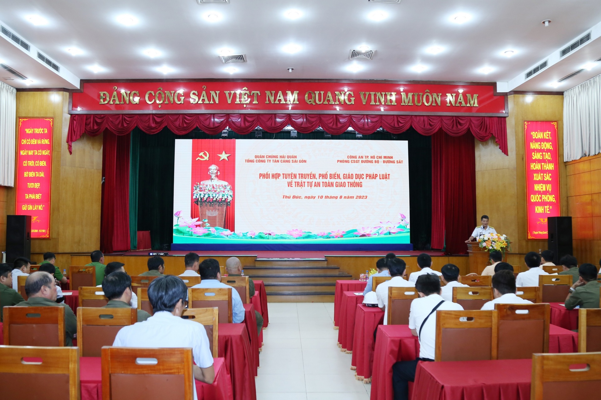 Tân Cảng Sài Gòn: Tuyên truyền pháp luật về trật tự an toàn giao thông Tân Cảng Sài Gòn: Tuyên truyền pháp luật về trật tự an toàn giao thông