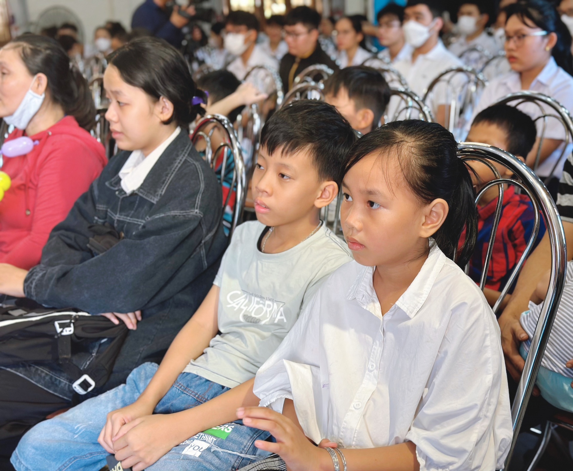 443 suất quà trao tặng con đoàn viên, NLĐ có hoàn cảnh khó khăn, học giỏi