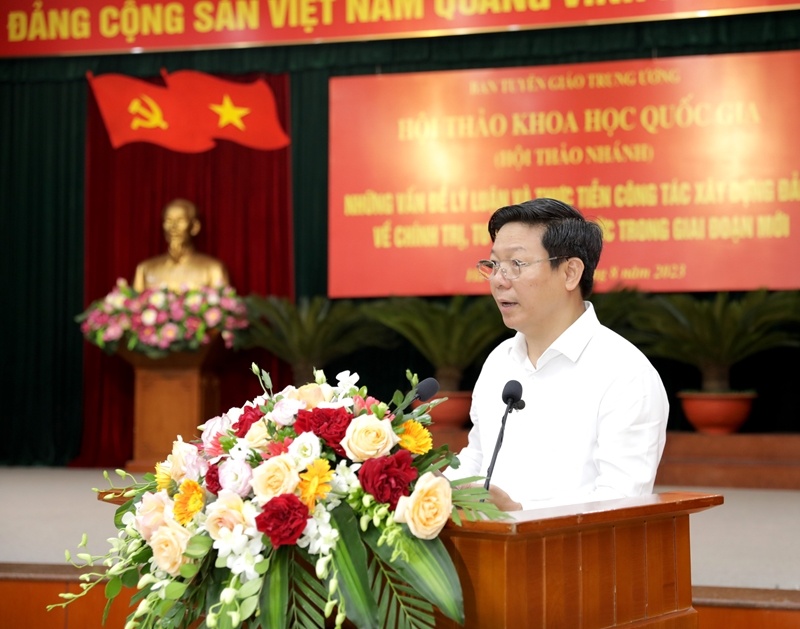 Xây dựng Đảng về chính trị, tư tưởng: Lấy quan điểm của Chủ tịch HCM làm nòng cốt