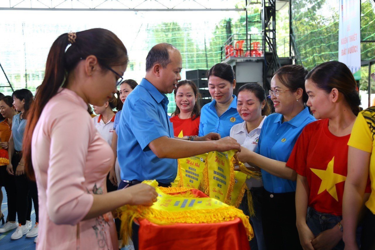 LĐLĐ quận Hải Châu: Sôi nổi hội thi đồng diễn thể dục giữa giờ LĐLĐ quận Hải Châu: Sôi nổi hội thi đồng diễn thể dục giữa giờ