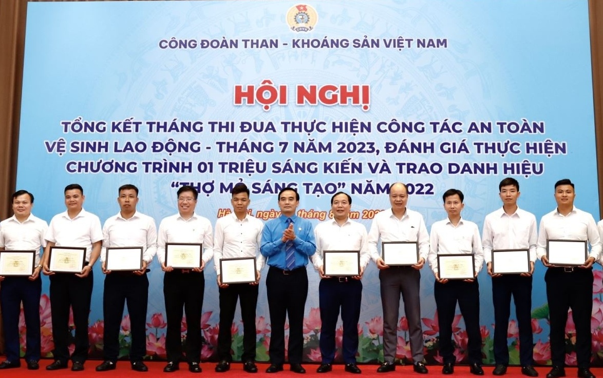 Công đoàn TKV tuyên dương các tập thể, cá nhân xuất sắc tiêu biểu