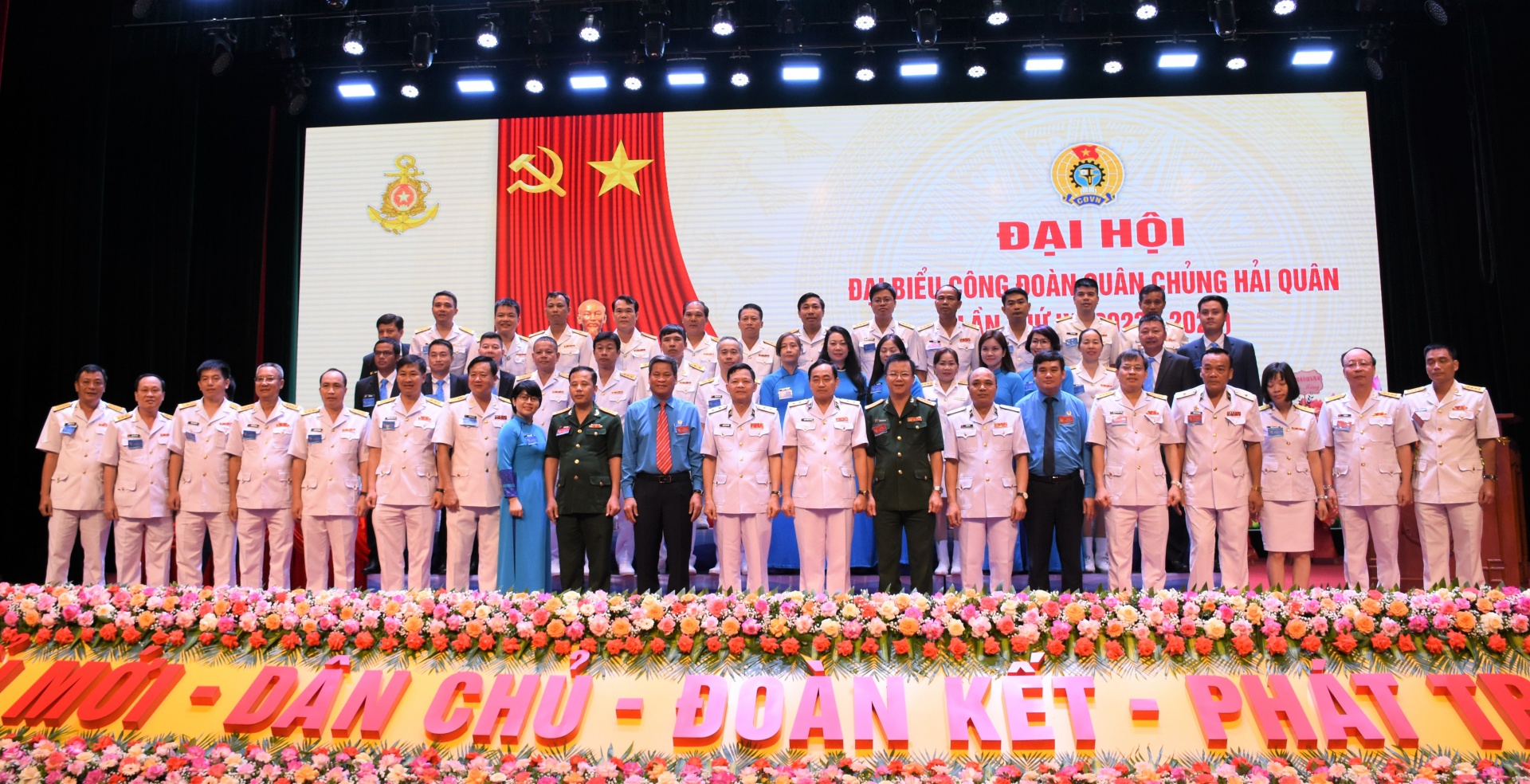 Quyết tâm đổi mới, phát triển toàn diện, không để bị bất ngờ từ hướng biển