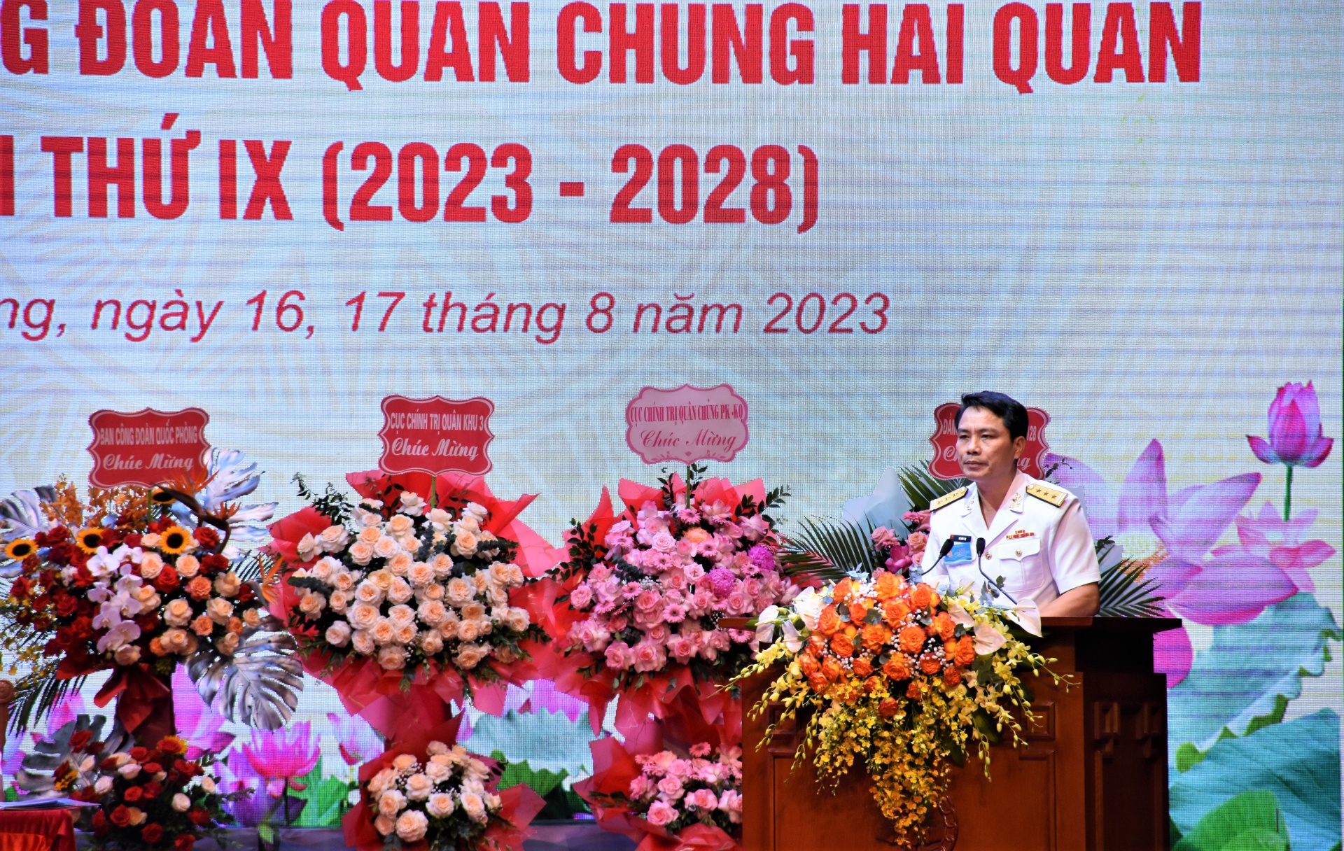 Quyết tâm đổi mới, phát triển toàn diện, không để bị bất ngờ từ hướng biển