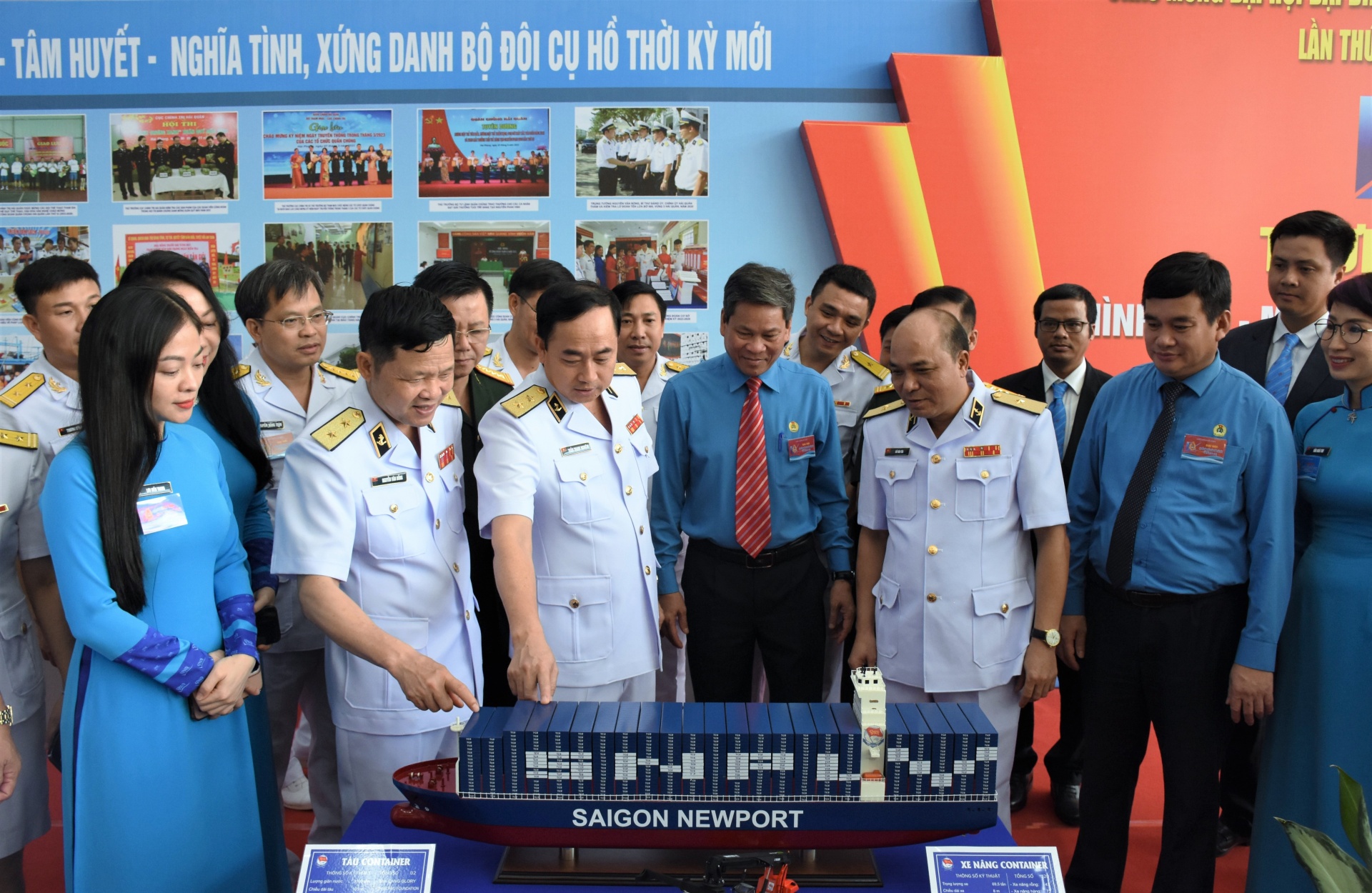 Quyết tâm đổi mới, phát triển toàn diện, không để bị bất ngờ từ hướng biển