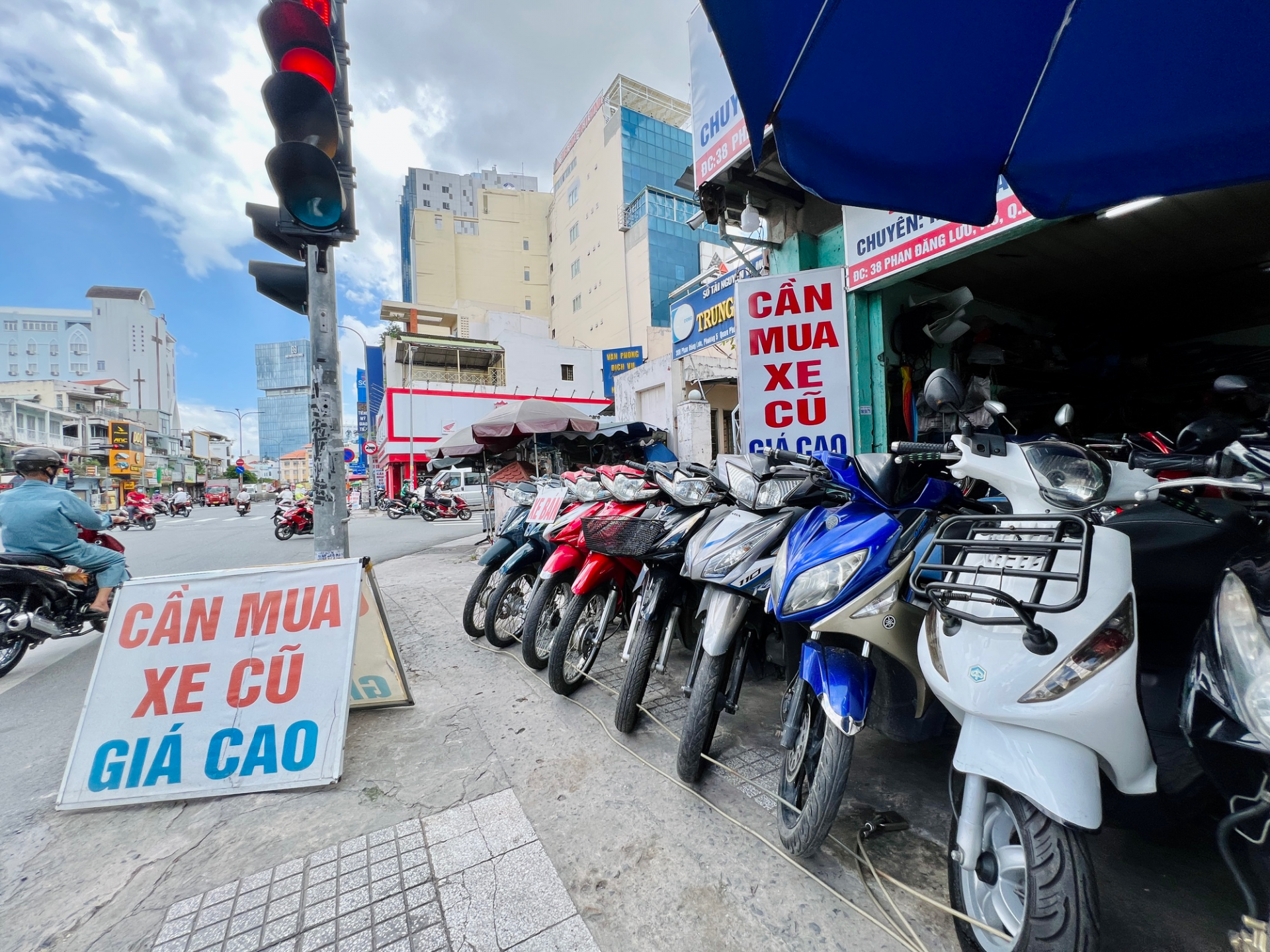 Chủ ô tô, xe máy cũ cần lưu ý gì sau ngày áp dụng biển số định danh? Chủ ô tô, xe máy cũ cần lưu ý gì sau ngày áp dụng biển số định danh?