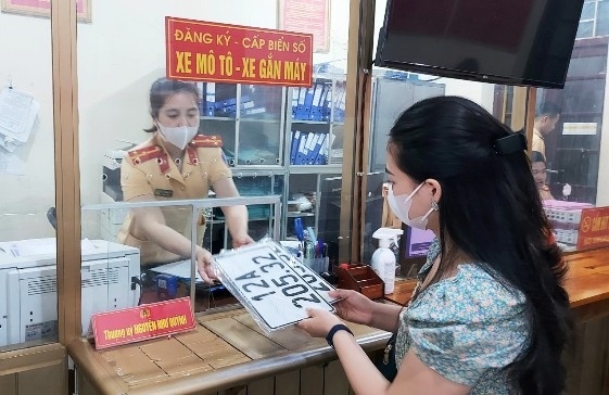 Chủ ô tô, xe máy cũ cần lưu ý gì sau ngày áp dụng biển số định danh? Chủ ô tô, xe máy cũ cần lưu ý gì sau ngày áp dụng biển số định danh?