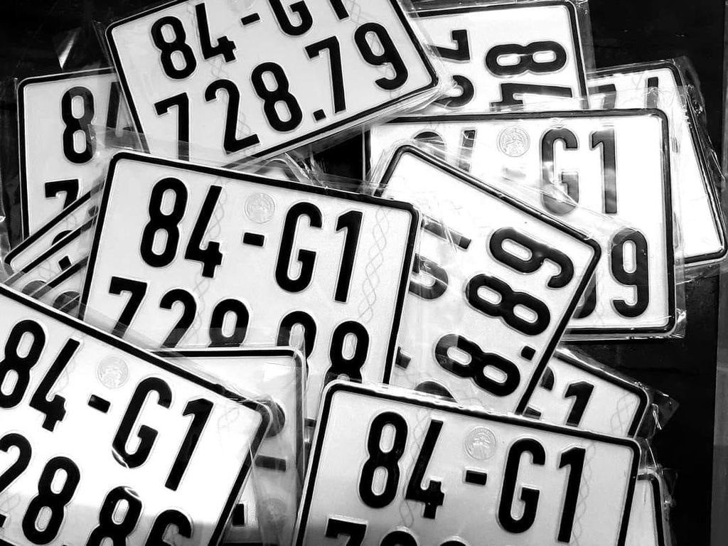 Chủ ô tô, xe máy cũ cần lưu ý gì sau ngày áp dụng biển số định danh? Chủ ô tô, xe máy cũ cần lưu ý gì sau ngày áp dụng biển số định danh?