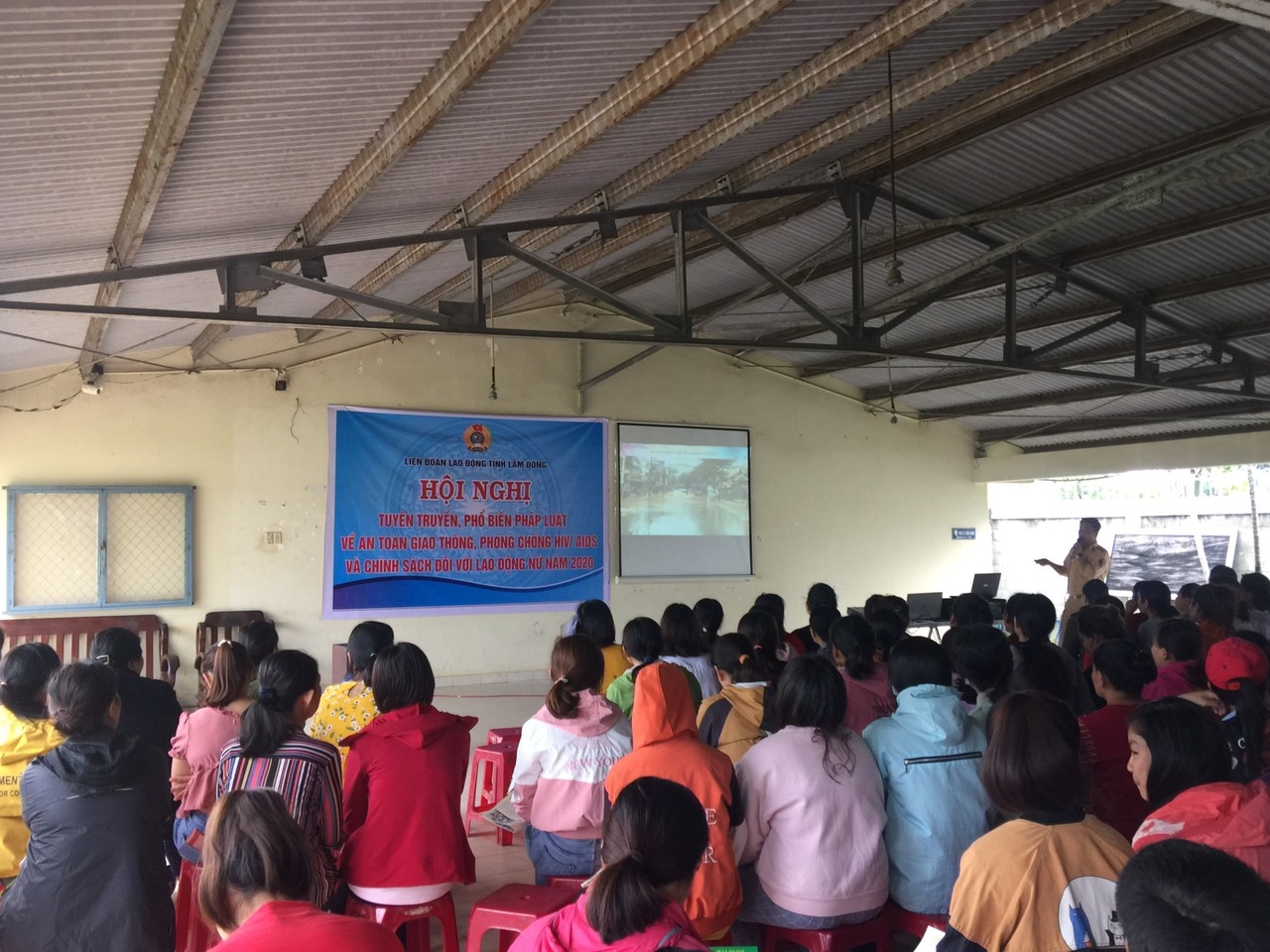 Lâm Đồng: Nhiều giải pháp phối hợp đảm bảo an ninh trong công nhân Lâm Đồng: Nhiều giải pháp phối hợp đảm bảo an ninh trong công nhân