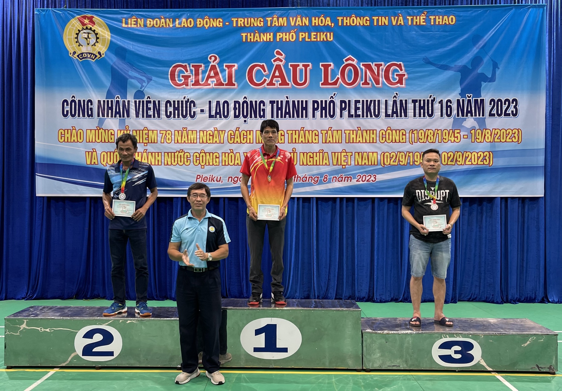 Gia Lai: Sôi nổi với Giải Cầu lông Công nhân, viên chức, lao động thành phố Pleiku Gia Lai: Sôi nổi với Giải Cầu lông Công nhân, viên chức, lao động thành phố Pleiku