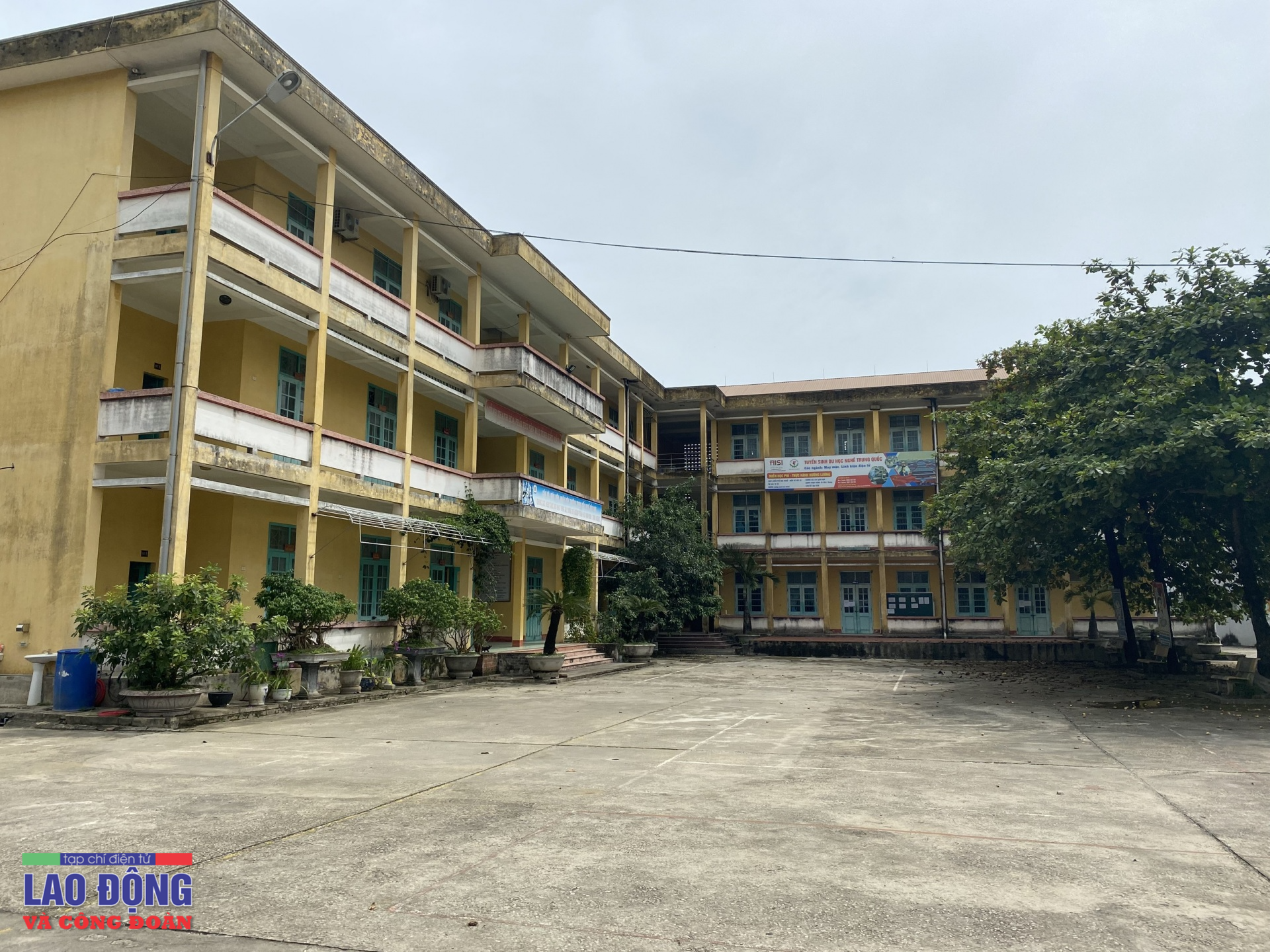 Khẩn trương kiểm điểm trách nhiệm tập thể, cá nhân trong vụ học sinh bị làm công nhân