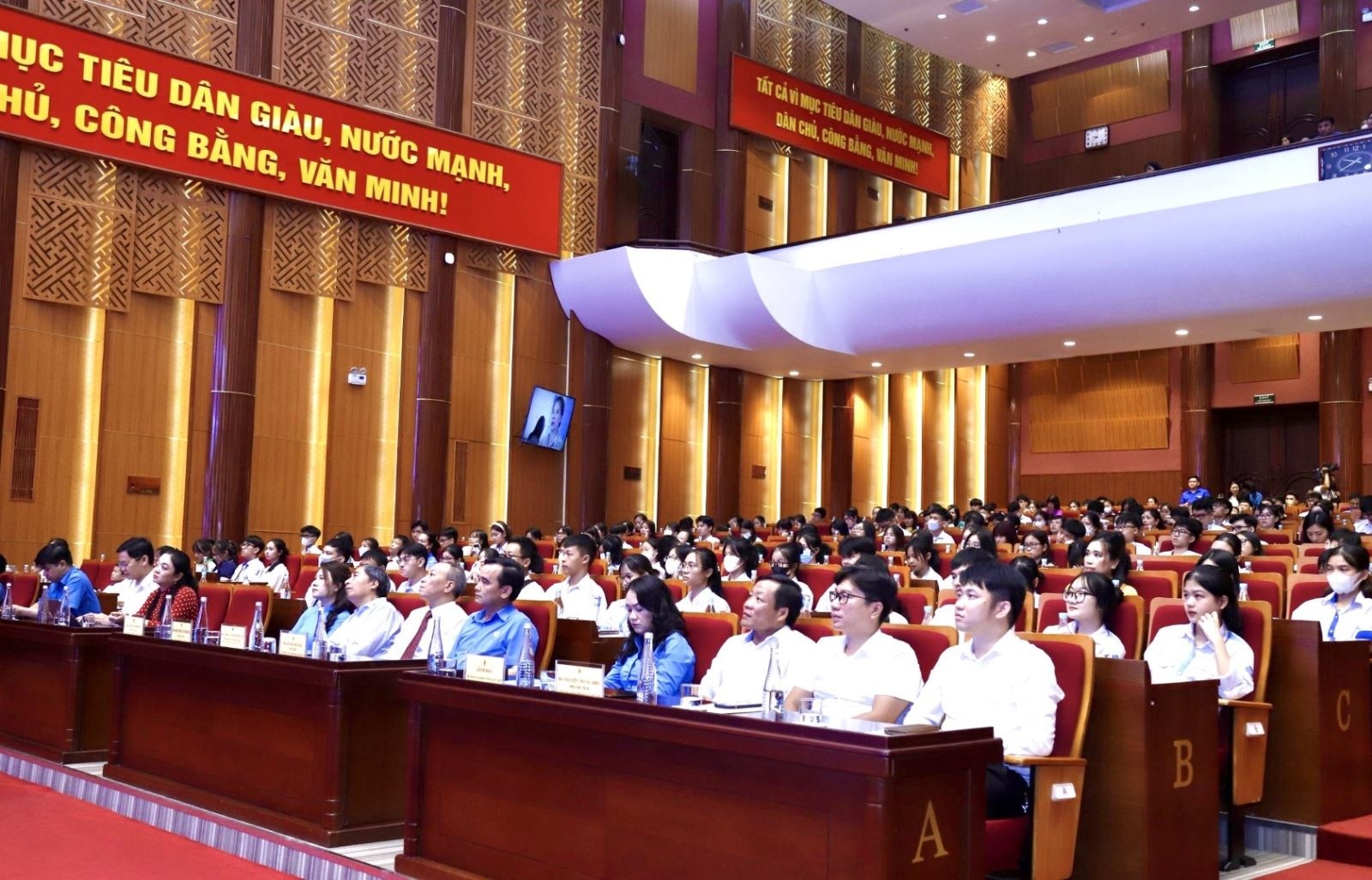 Công đoàn TKV tuyên dương con công nhân lao động đạt thành tích cao năm học 2022–2023