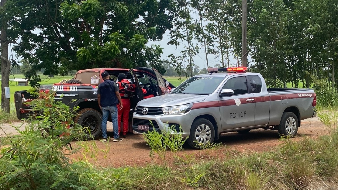 Vì sao xe đua AXCR 2023 bị cảnh sát chặn đường và yêu cầu dừng thi đấu Vì sao xe đua AXCR 2023 bị cảnh sát chặn đường và yêu cầu dừng thi đấu