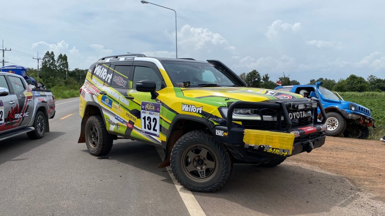 Vì sao xe đua AXCR 2023 bị cảnh sát chặn đường và yêu cầu dừng thi đấu Vì sao xe đua AXCR 2023 bị cảnh sát chặn đường và yêu cầu dừng thi đấu