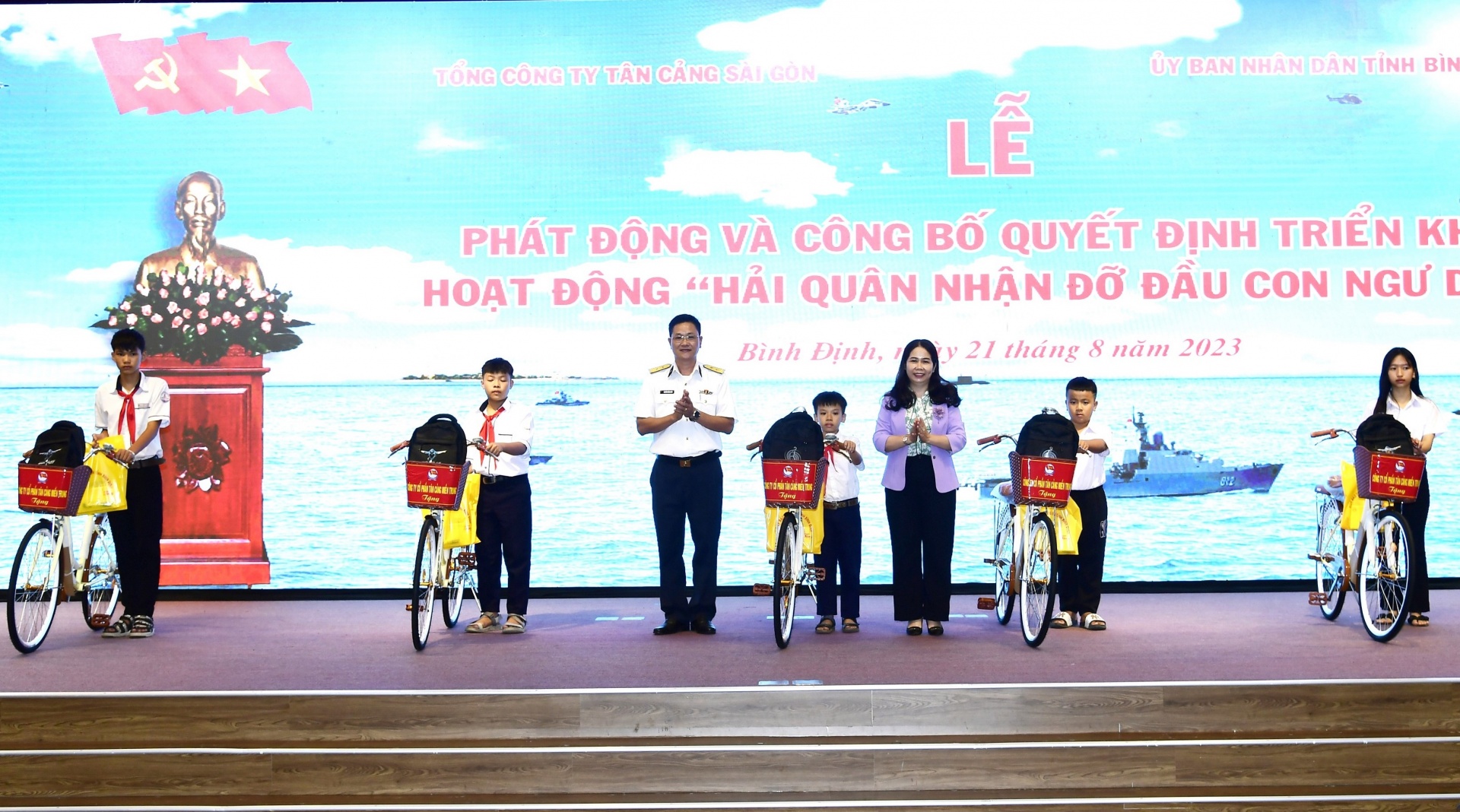 Tổng Công ty Tân Cảng Sài Gòn nhận đỡ đầu con ngư dân tại Bình Định Tổng Công ty Tân Cảng Sài Gòn nhận đỡ đầu con ngư dân tại Bình Định